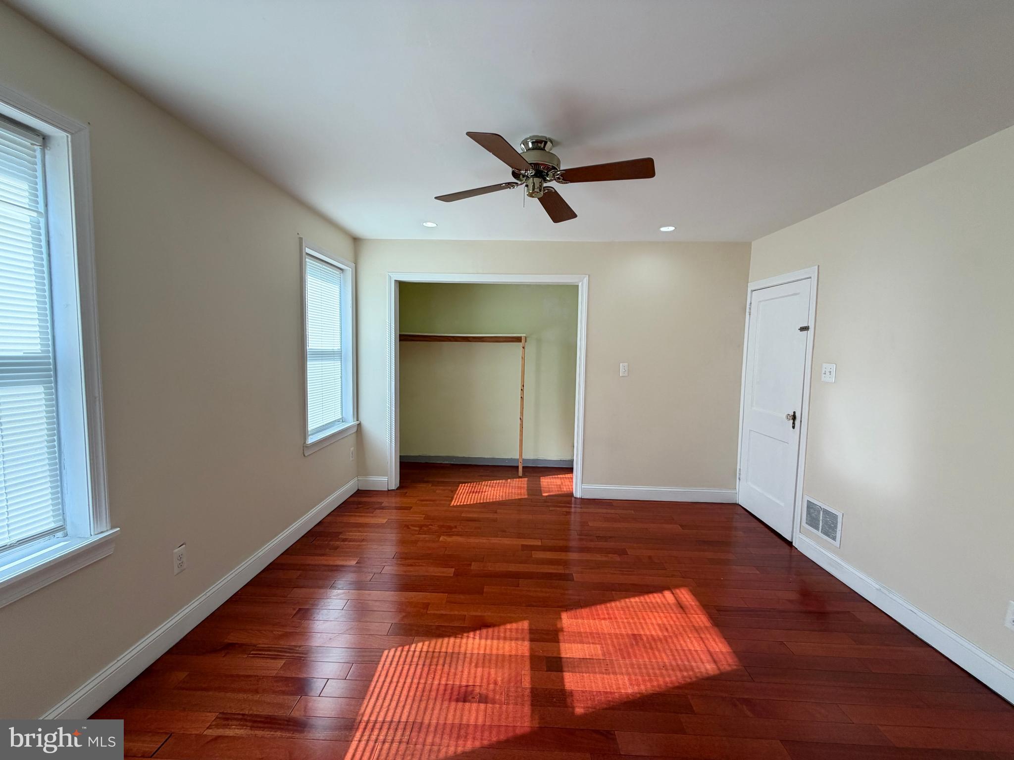 ELMWOOD PARK - Residential