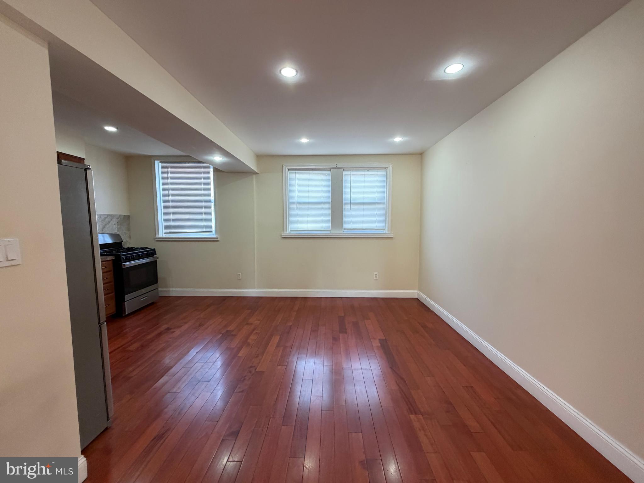 ELMWOOD PARK - Residential