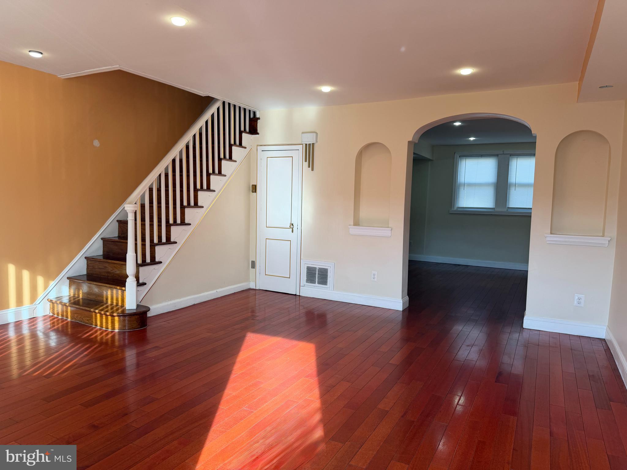 ELMWOOD PARK - Residential