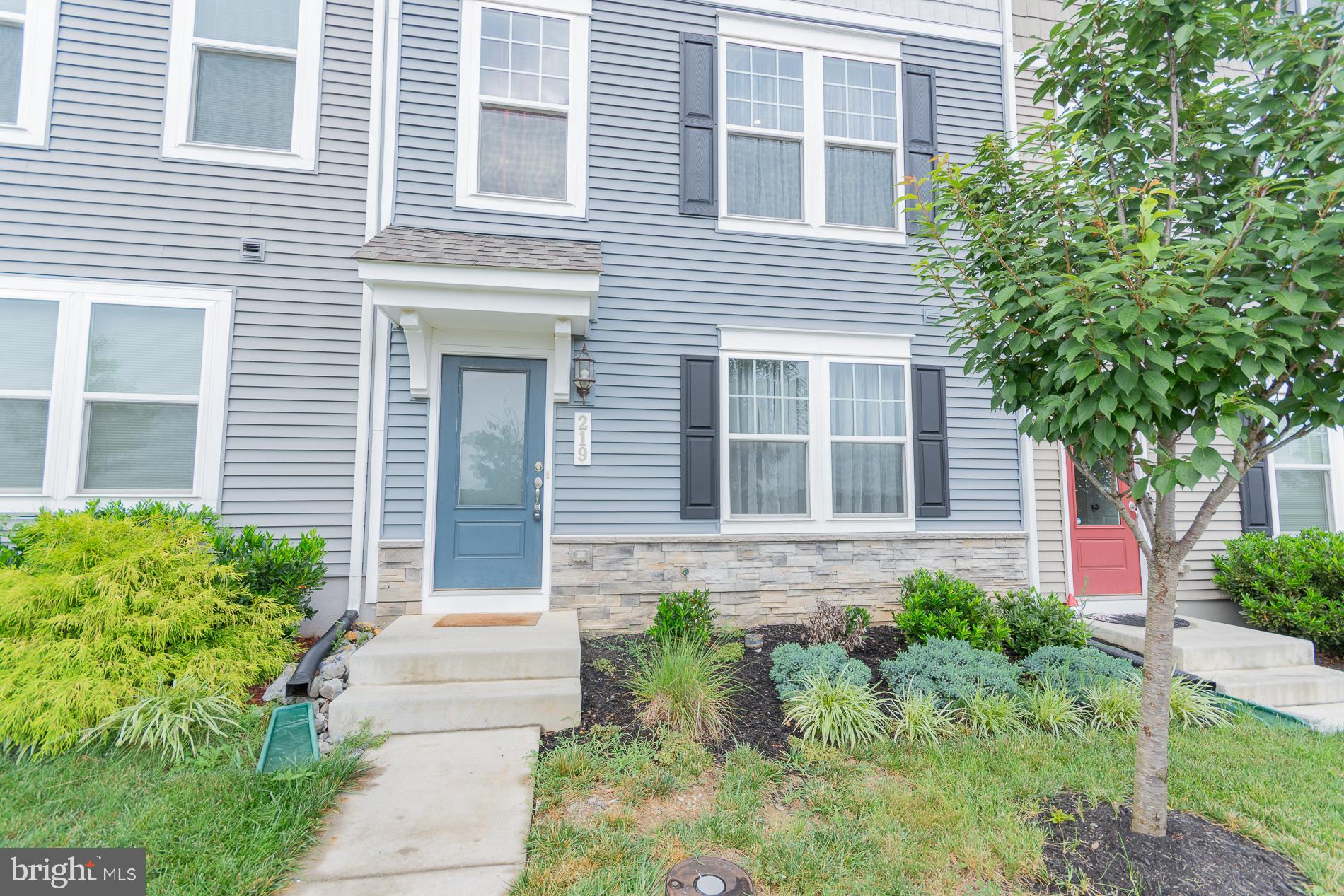 219 PRESIDENTS POINTE AVENUE