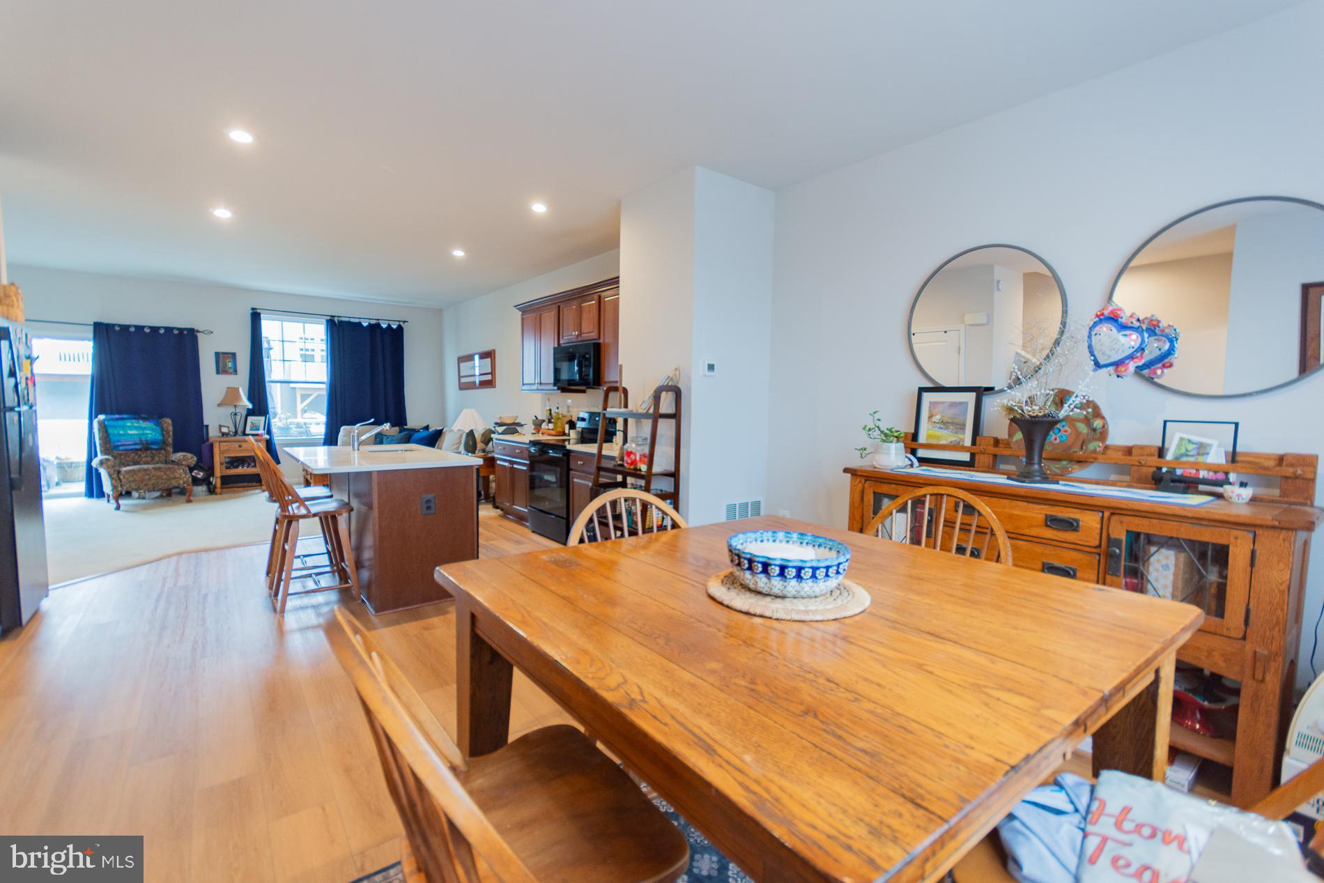 PRESIDENTS POINTE - Residential