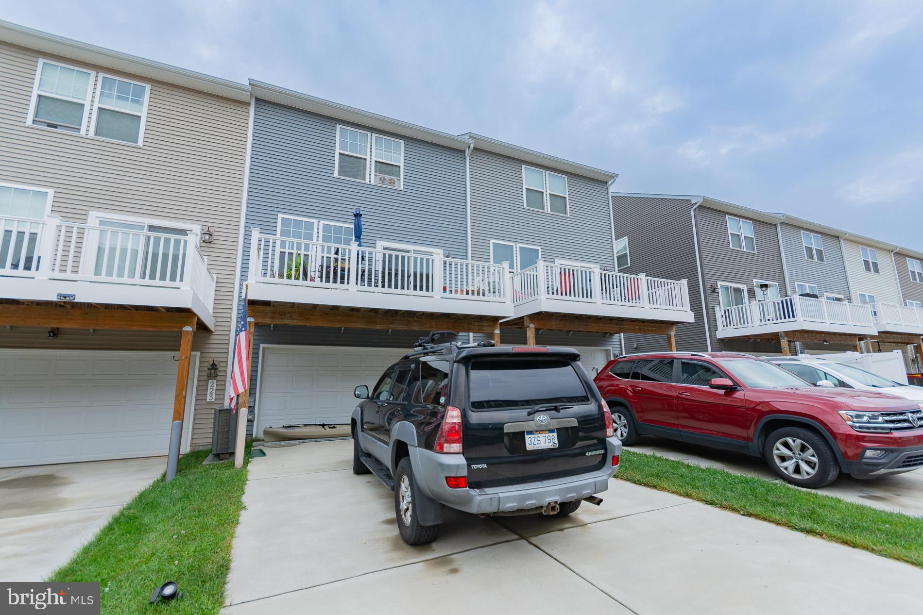 PRESIDENTS POINTE - Residential