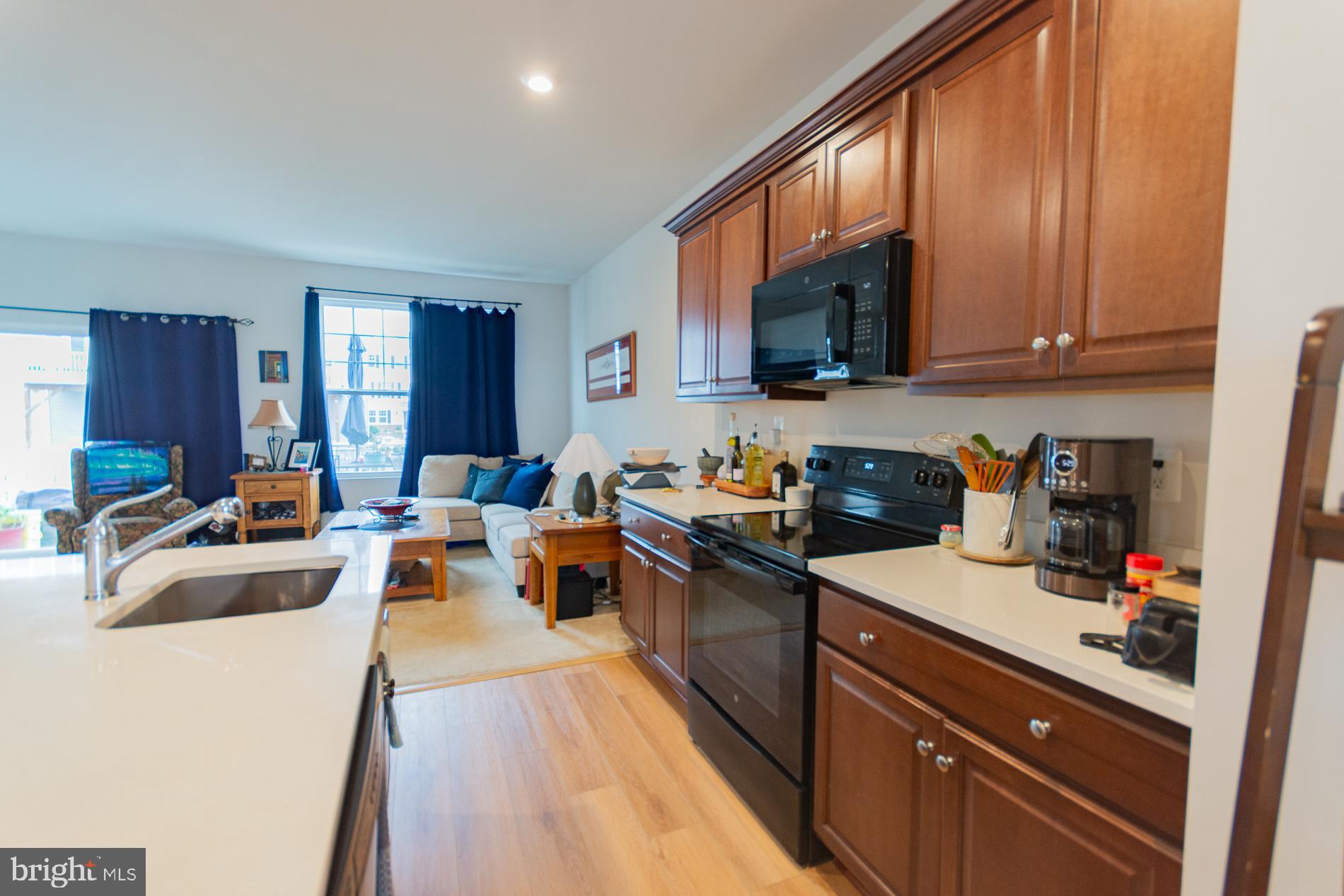 PRESIDENTS POINTE - Residential