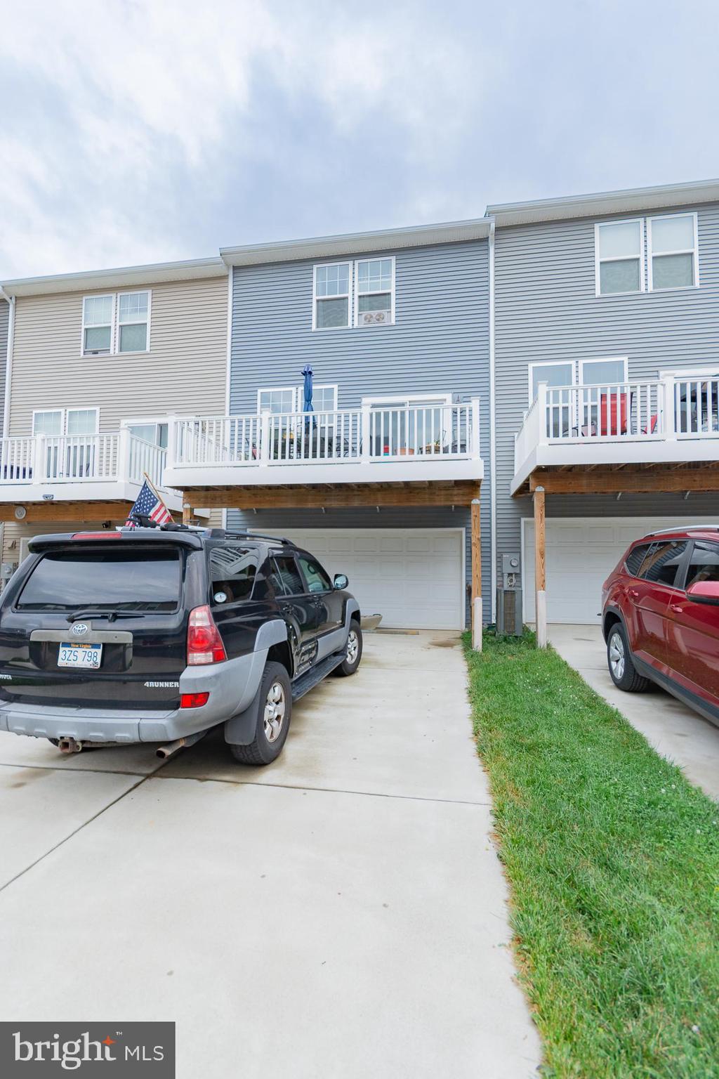 PRESIDENTS POINTE - Residential