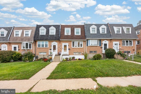Townhouse For Sale - 907 Oxford Avenue<br/> PHOENIXVILLE, PA 19460