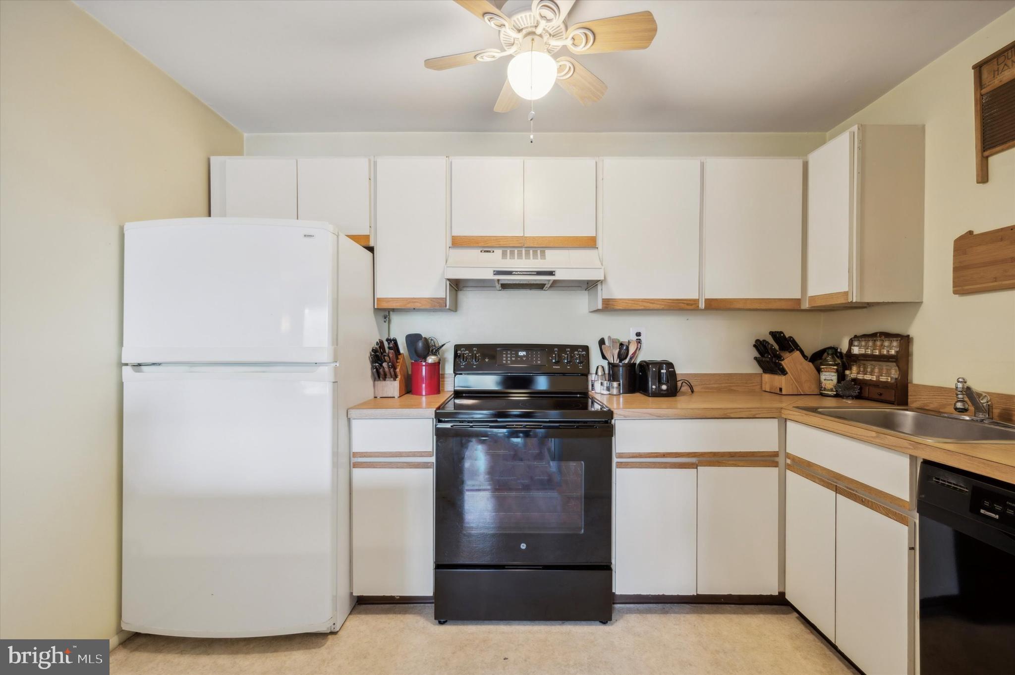 SAYBROOK VIL - Residential