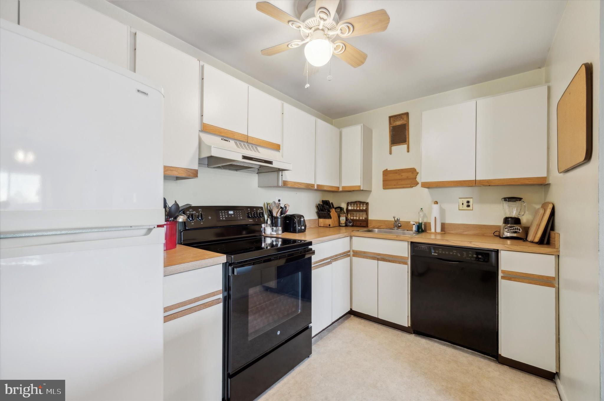 SAYBROOK VIL - Residential