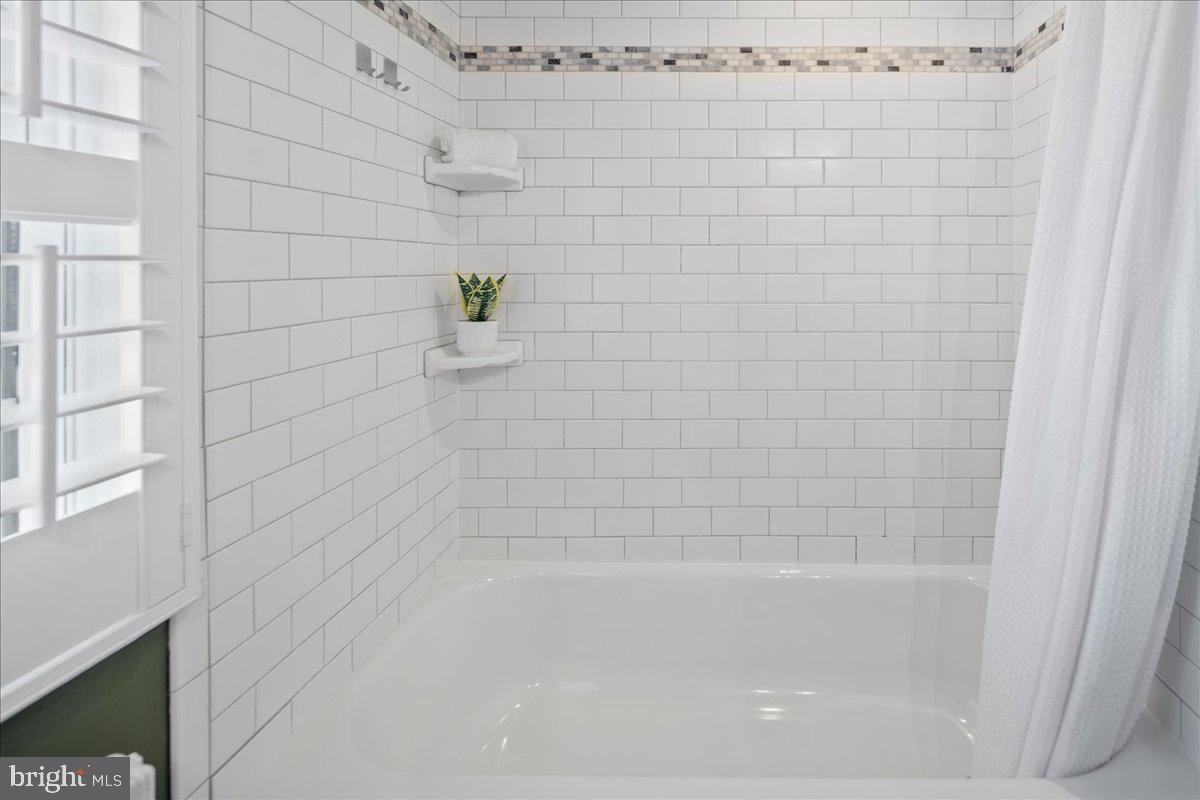 COUNTRY CLUB - Residential