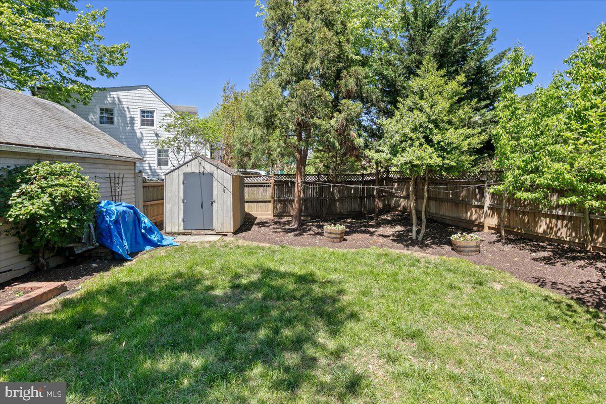 COUNTRY CLUB - Residential