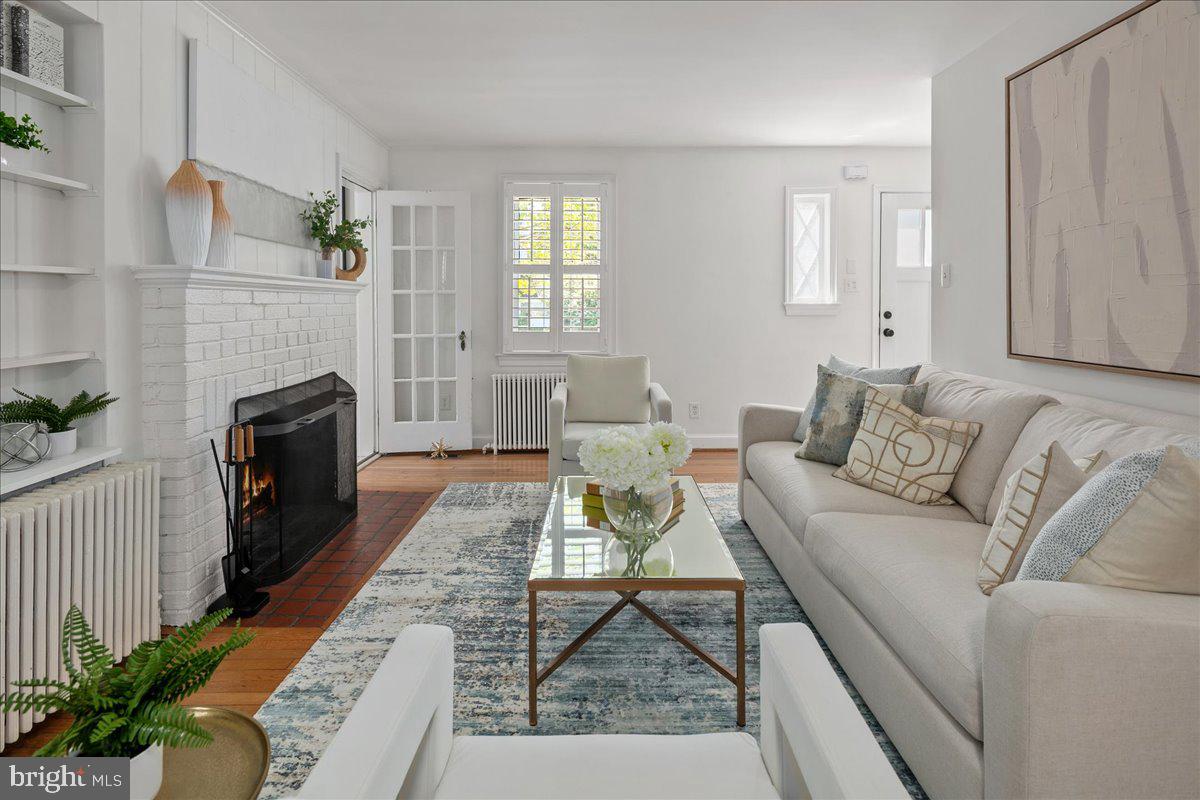 COUNTRY CLUB - Residential