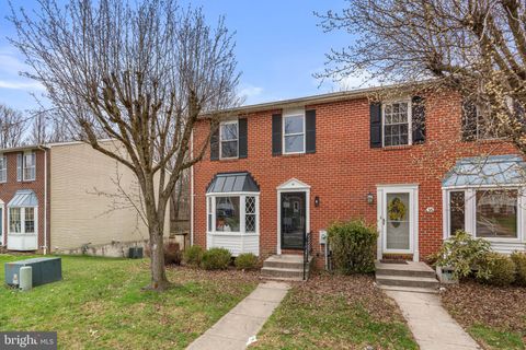 Townhouse For Sale - 14 Powderock Place<br/> Baltimore County, BALTIMORE, MD 21236
