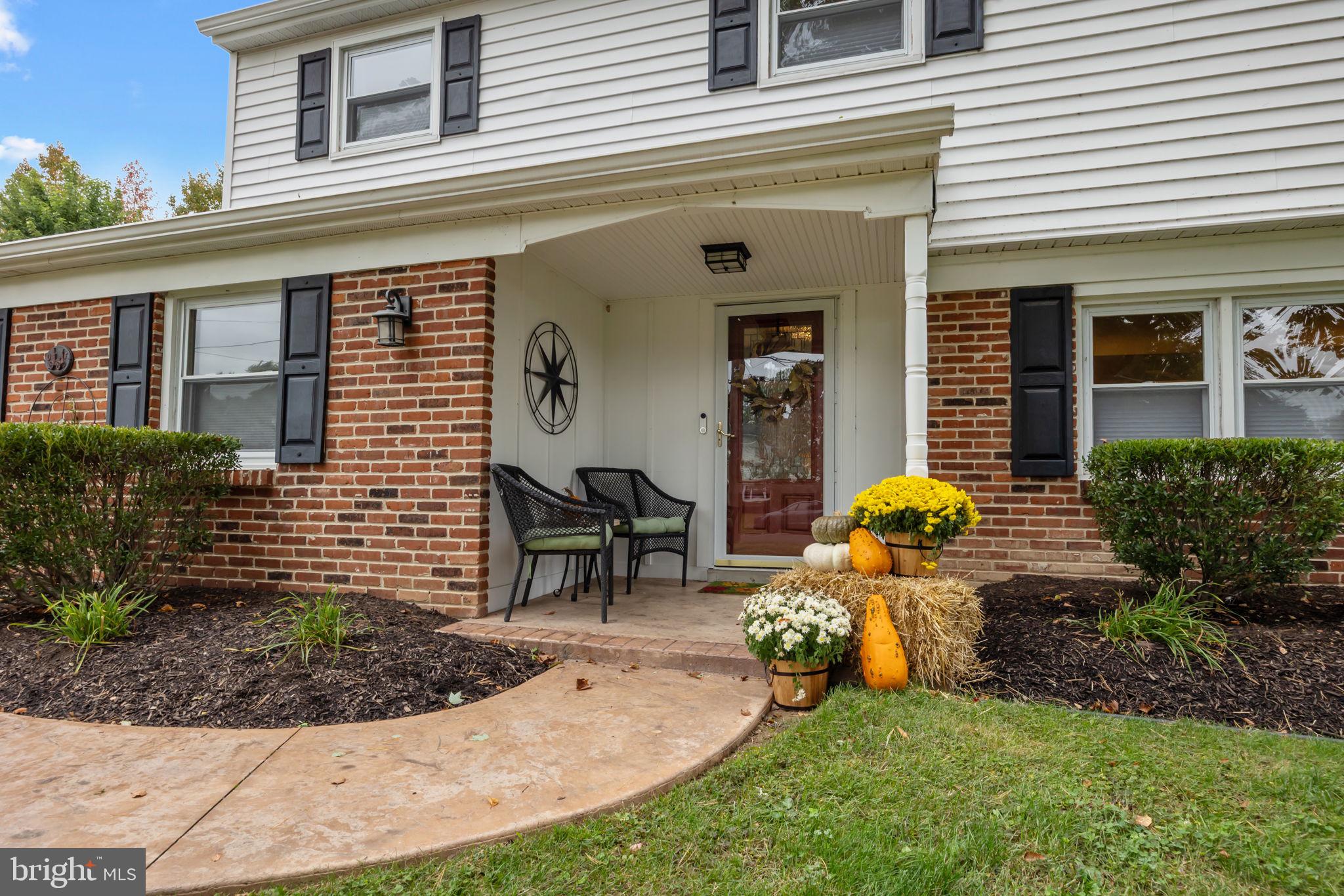 6 PLYMOUTH LANE