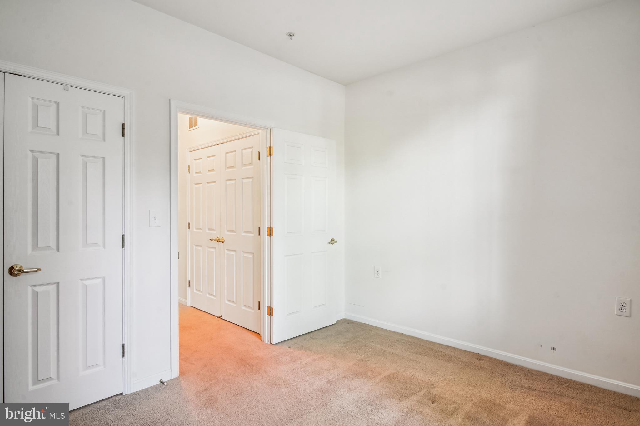 KINGS CROSSING - Residential