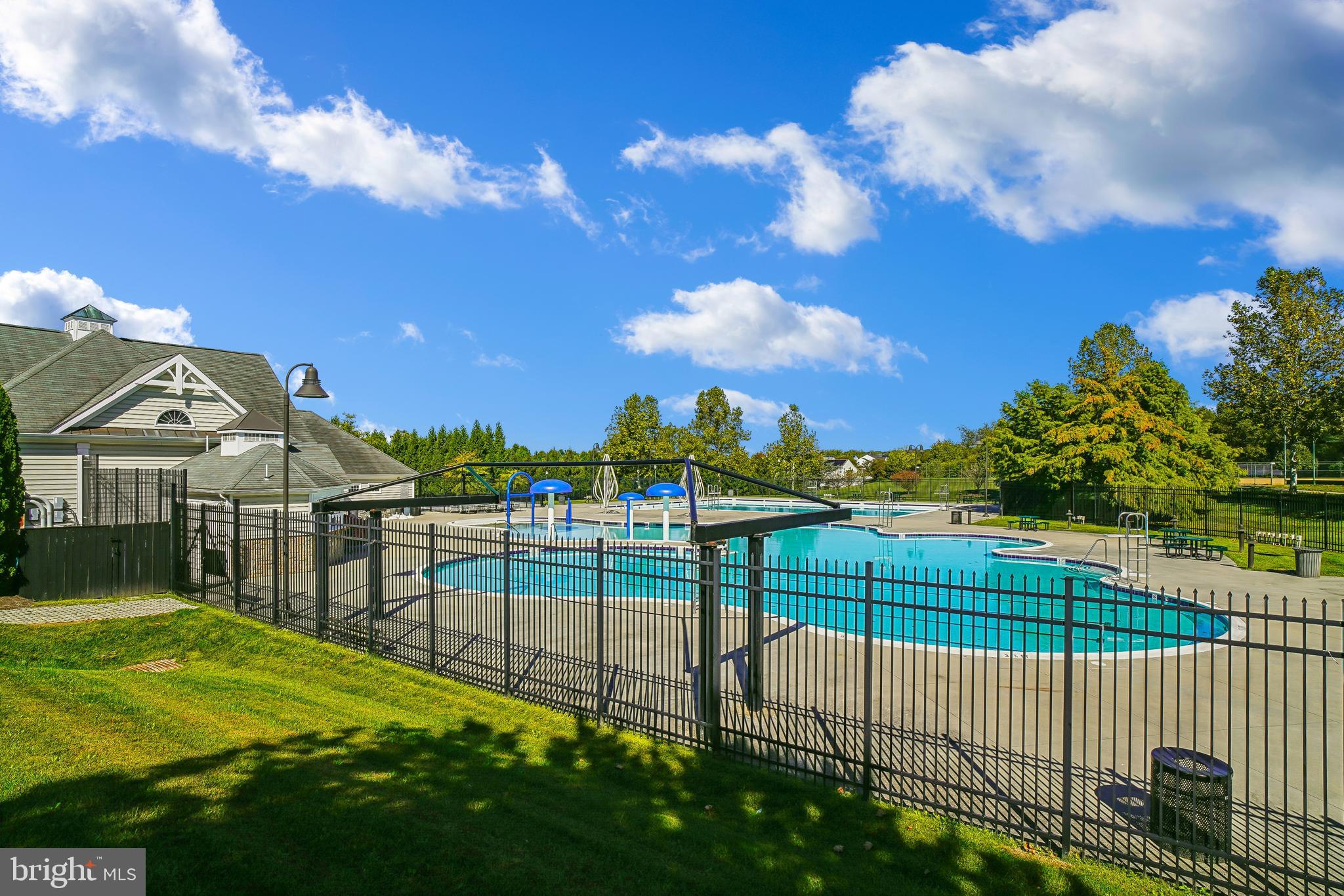 KINGS CROSSING - Residential