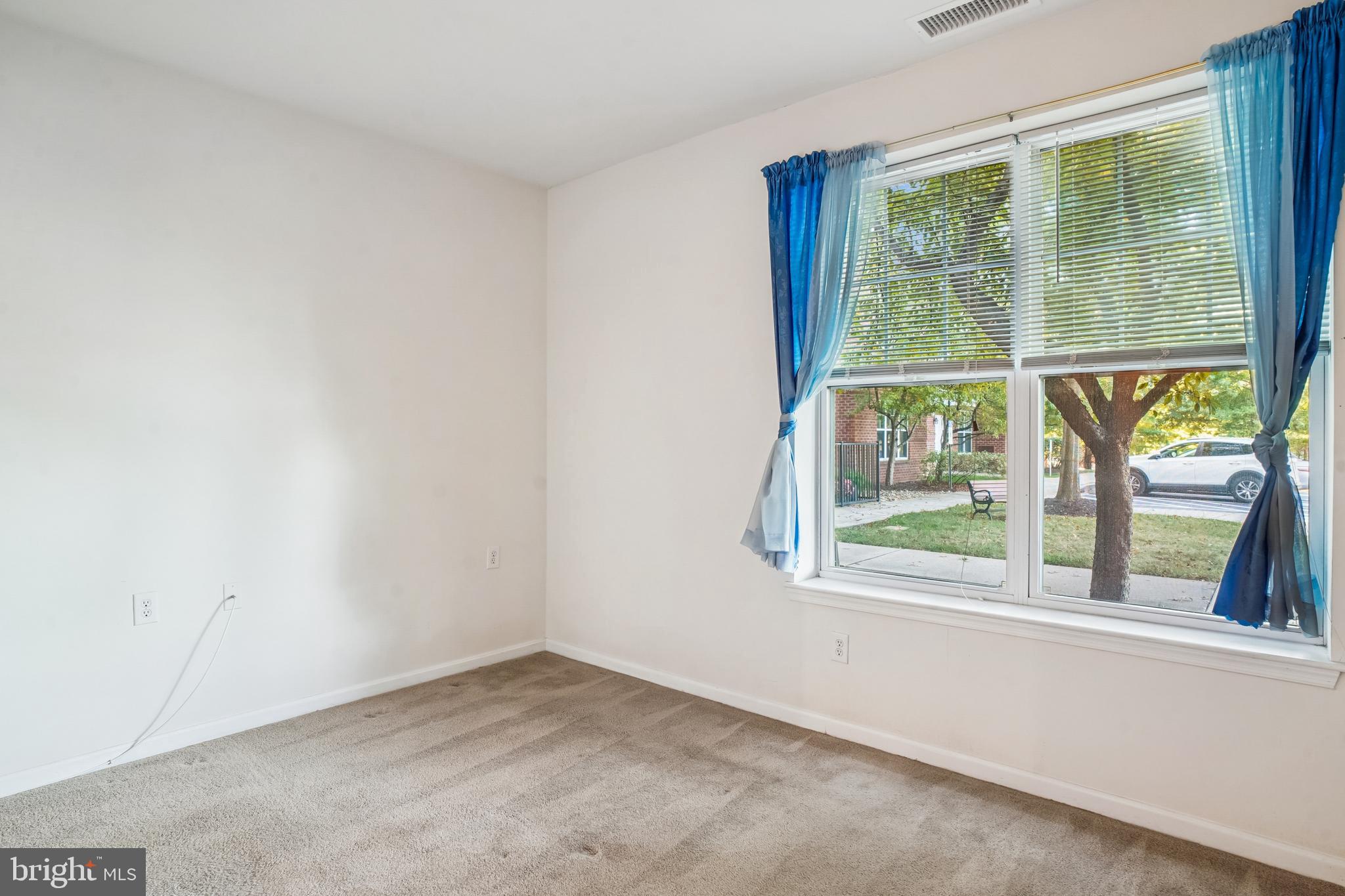 KINGS CROSSING - Residential