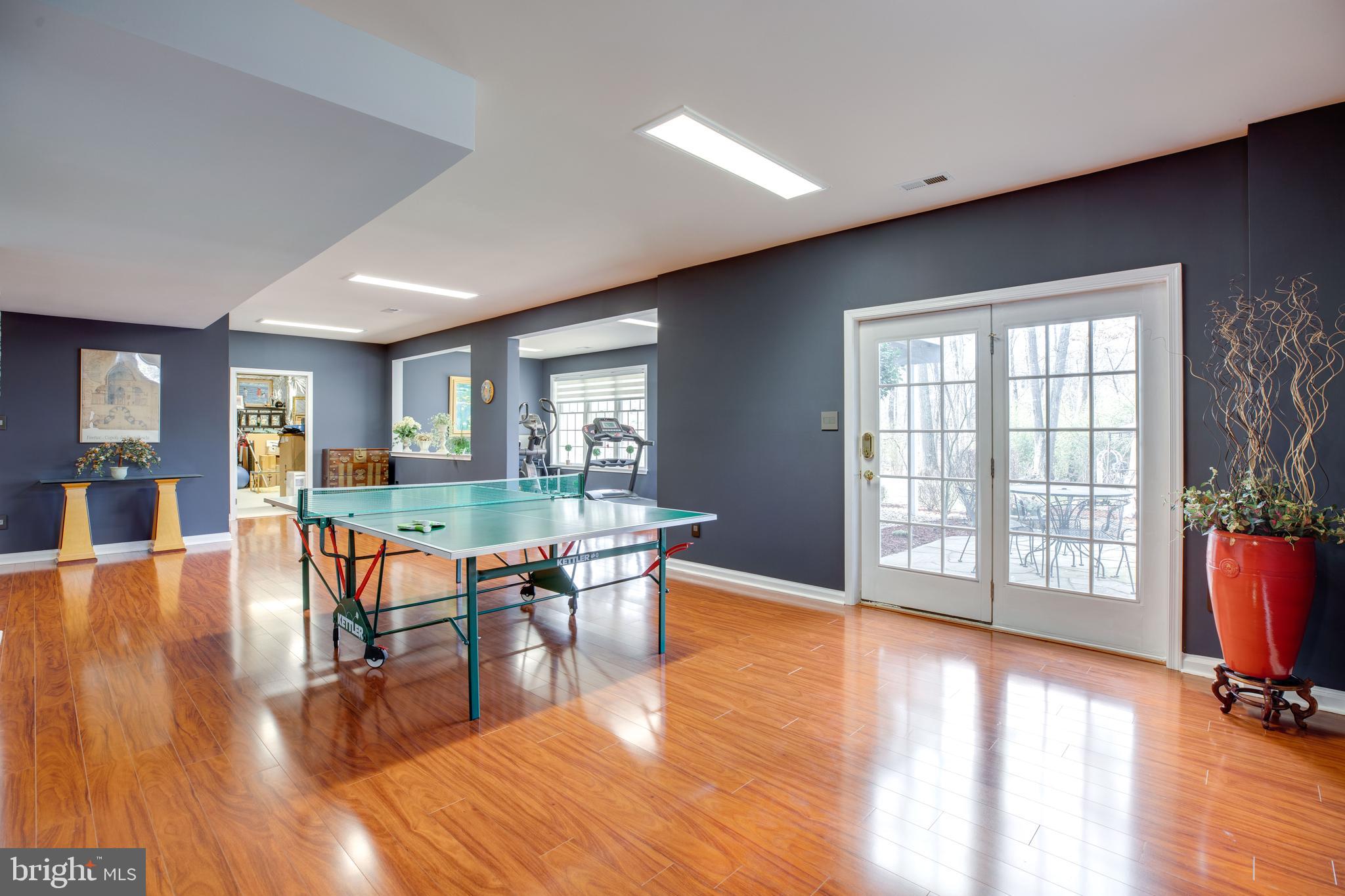 FAIR LAKES CHASE - Residential