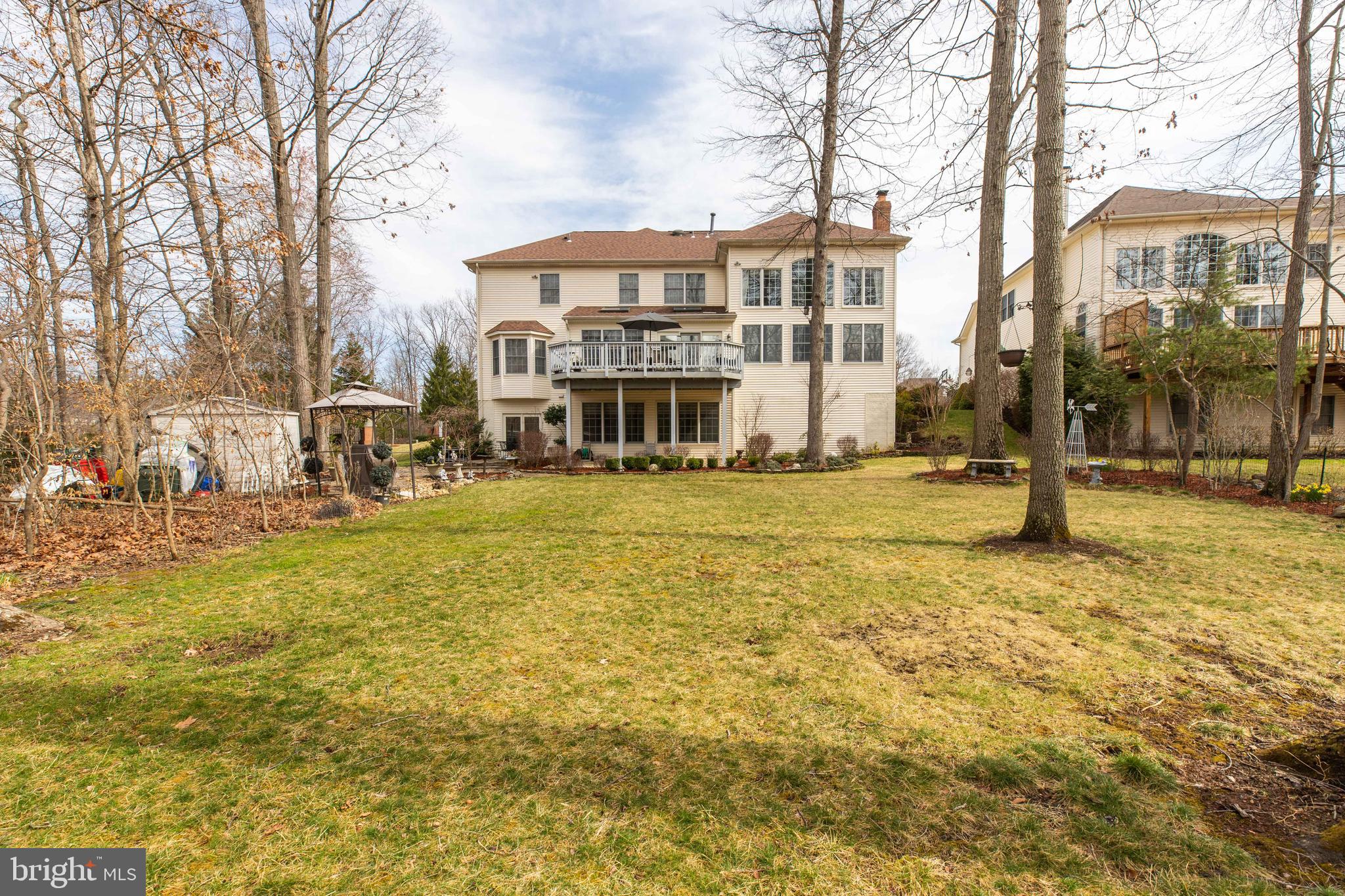 FAIR LAKES CHASE - Residential