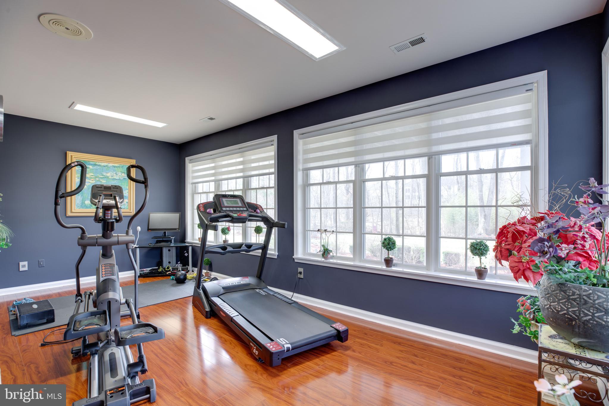 FAIR LAKES CHASE - Residential