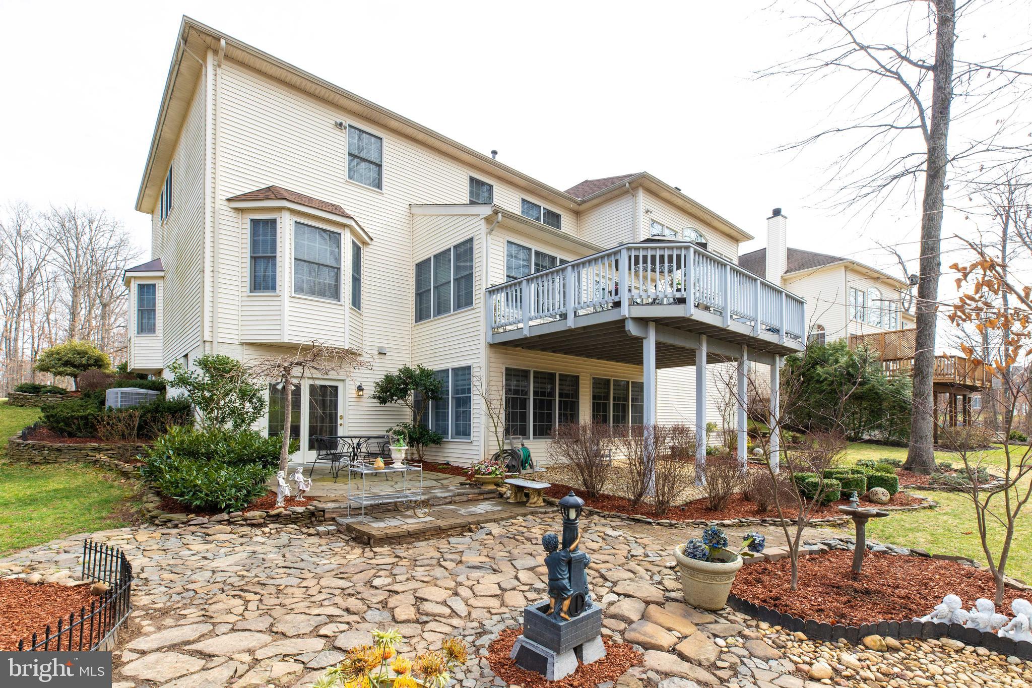 FAIR LAKES CHASE - Residential