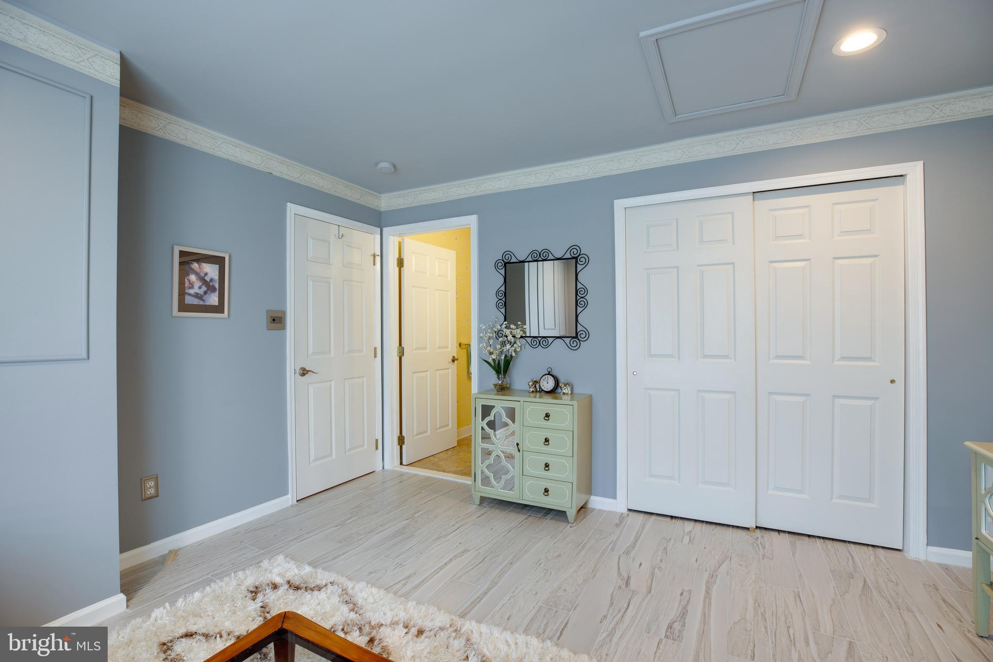 FAIR LAKES CHASE - Residential