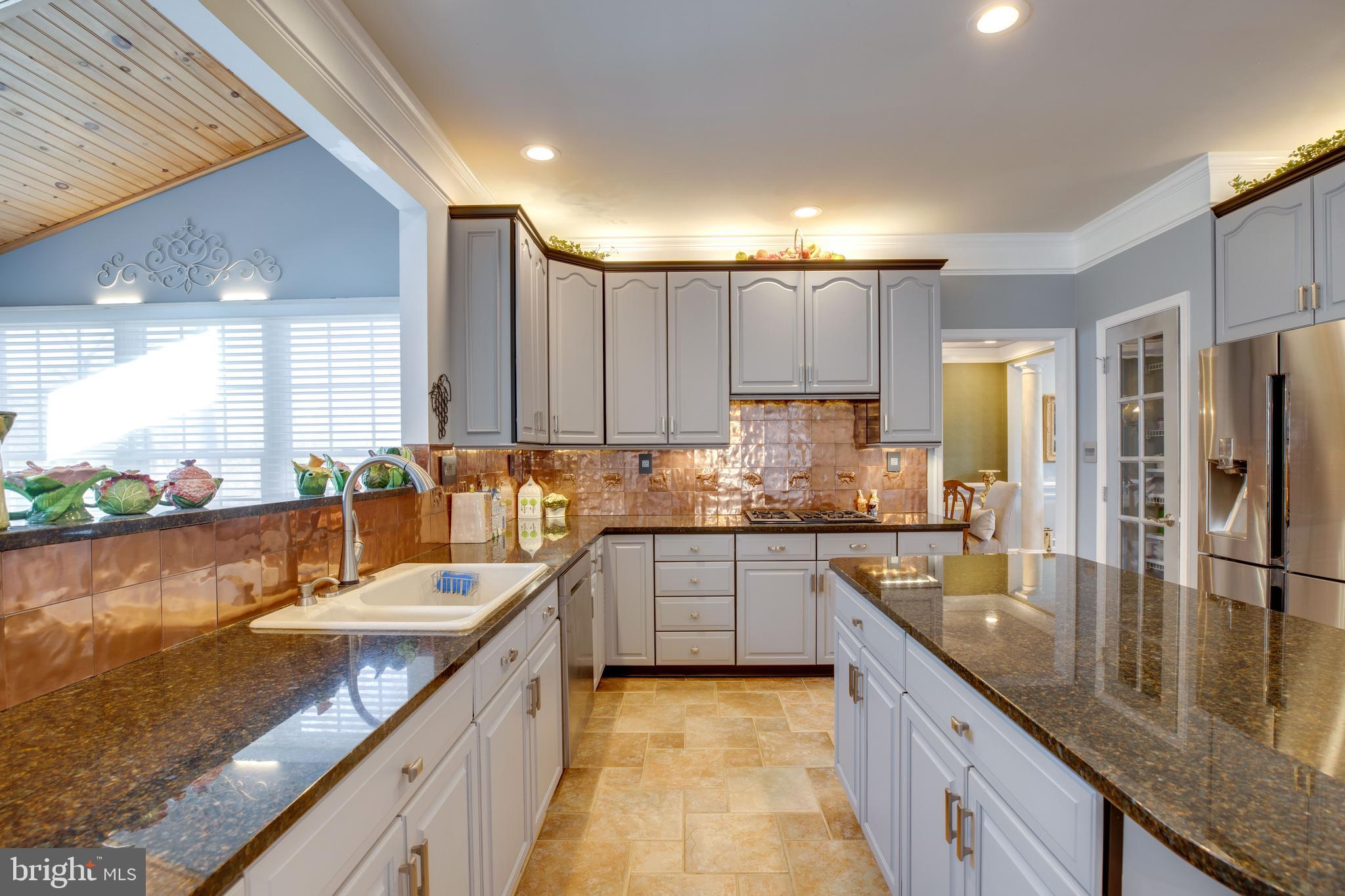 FAIR LAKES CHASE - Residential