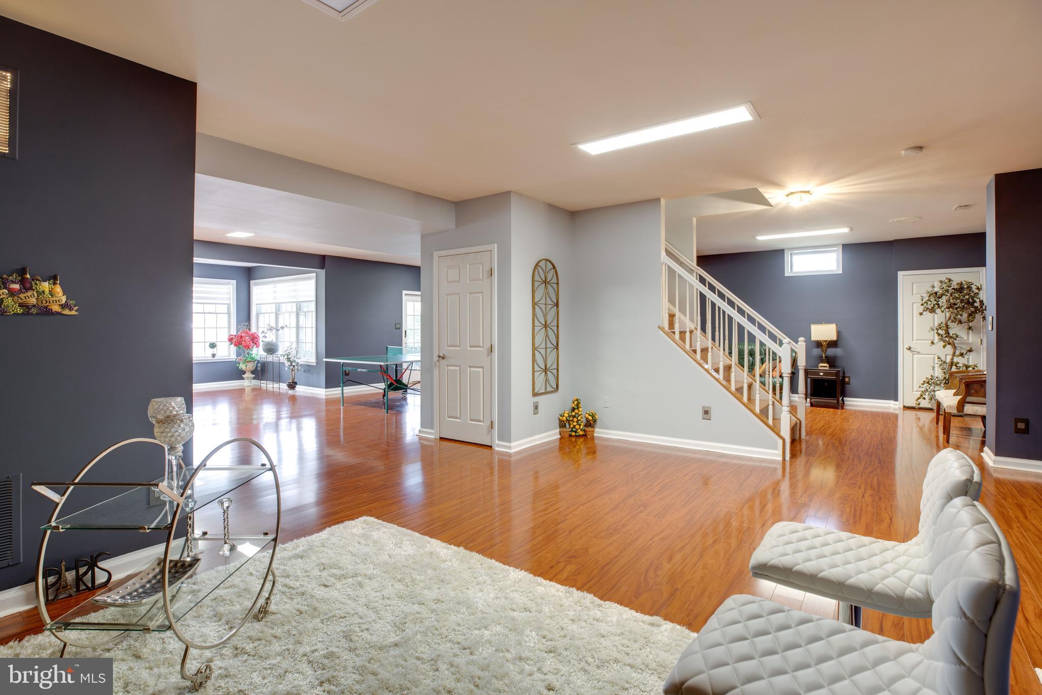 FAIR LAKES CHASE - Residential