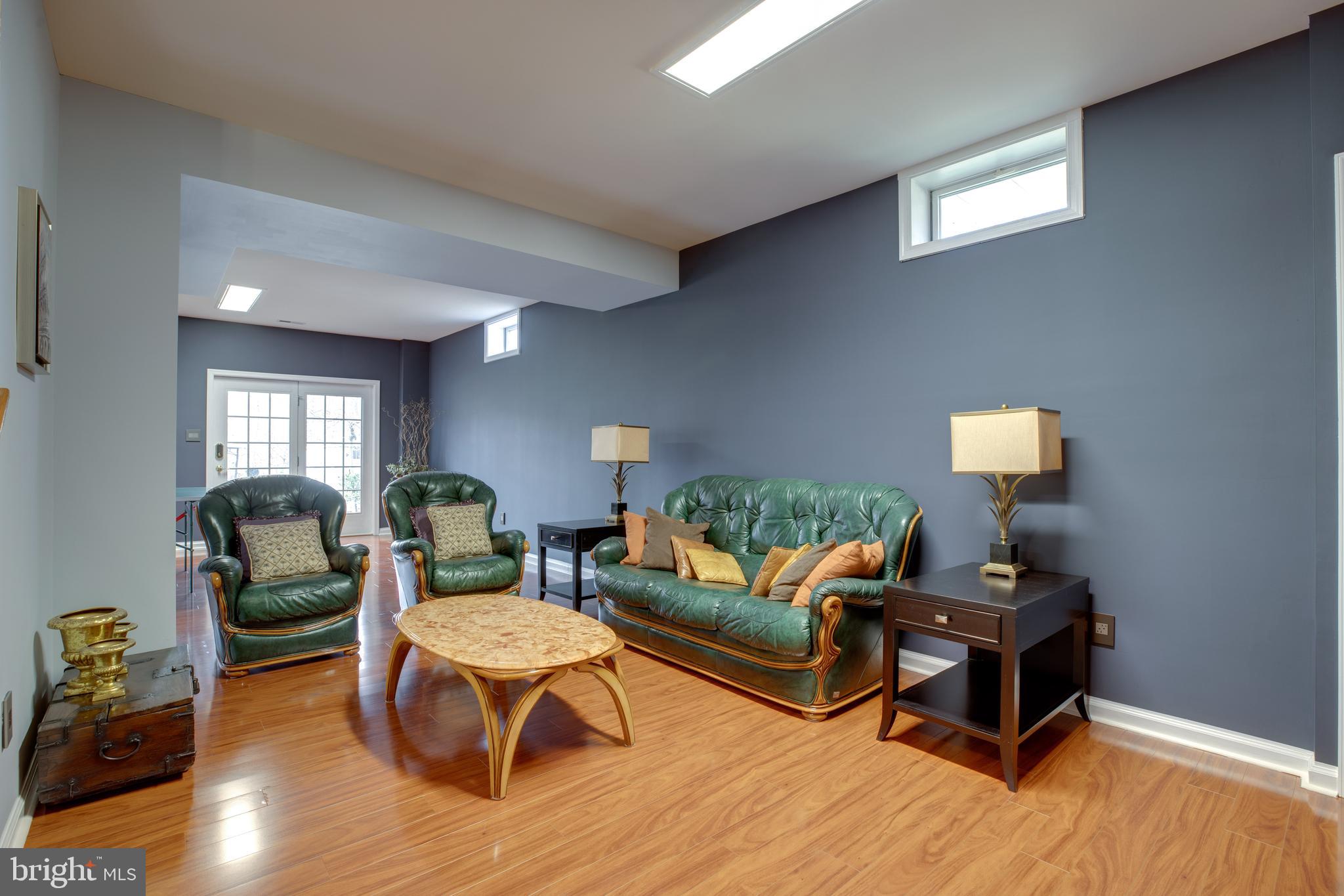 FAIR LAKES CHASE - Residential