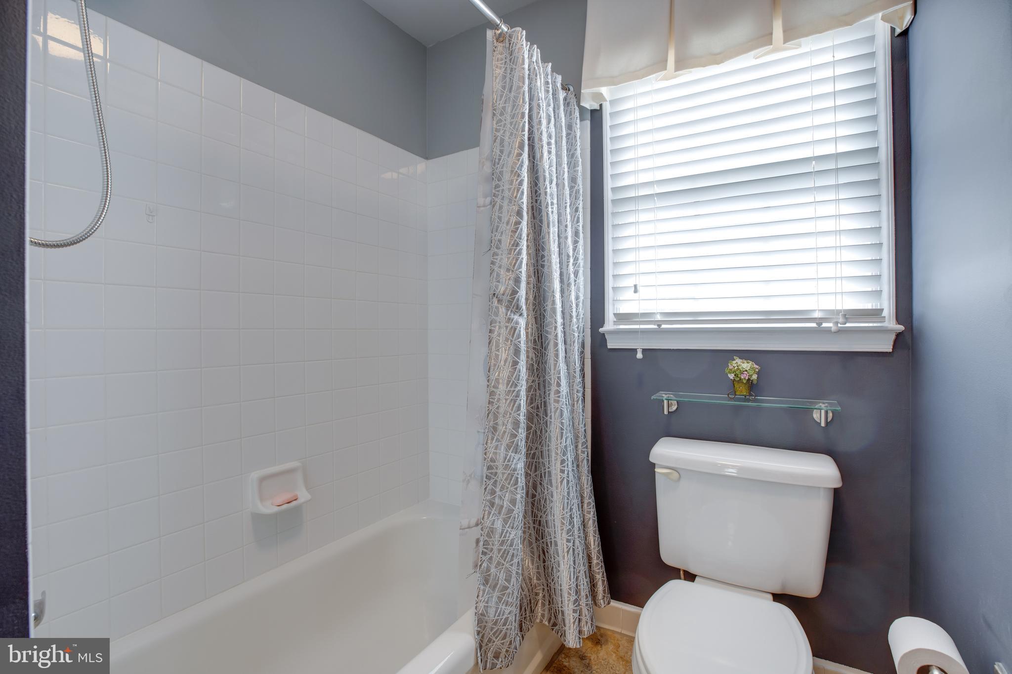 FAIR LAKES CHASE - Residential