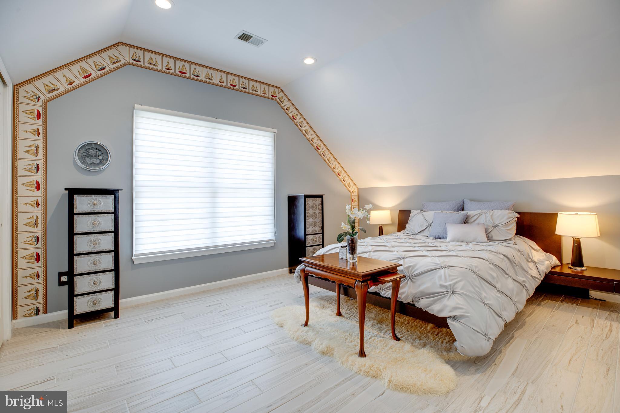 FAIR LAKES CHASE - Residential