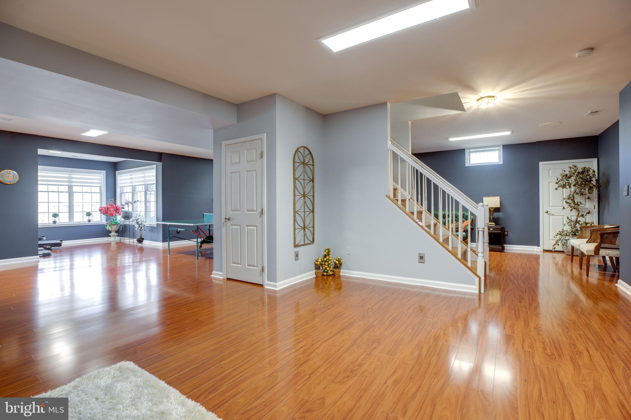 FAIR LAKES CHASE - Residential