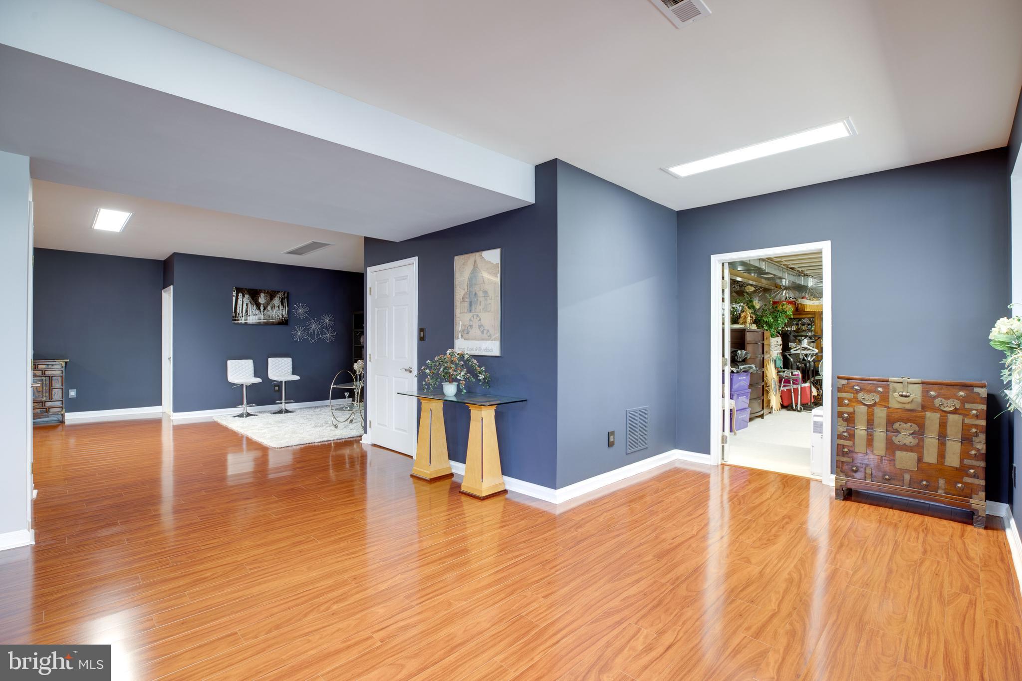 FAIR LAKES CHASE - Residential