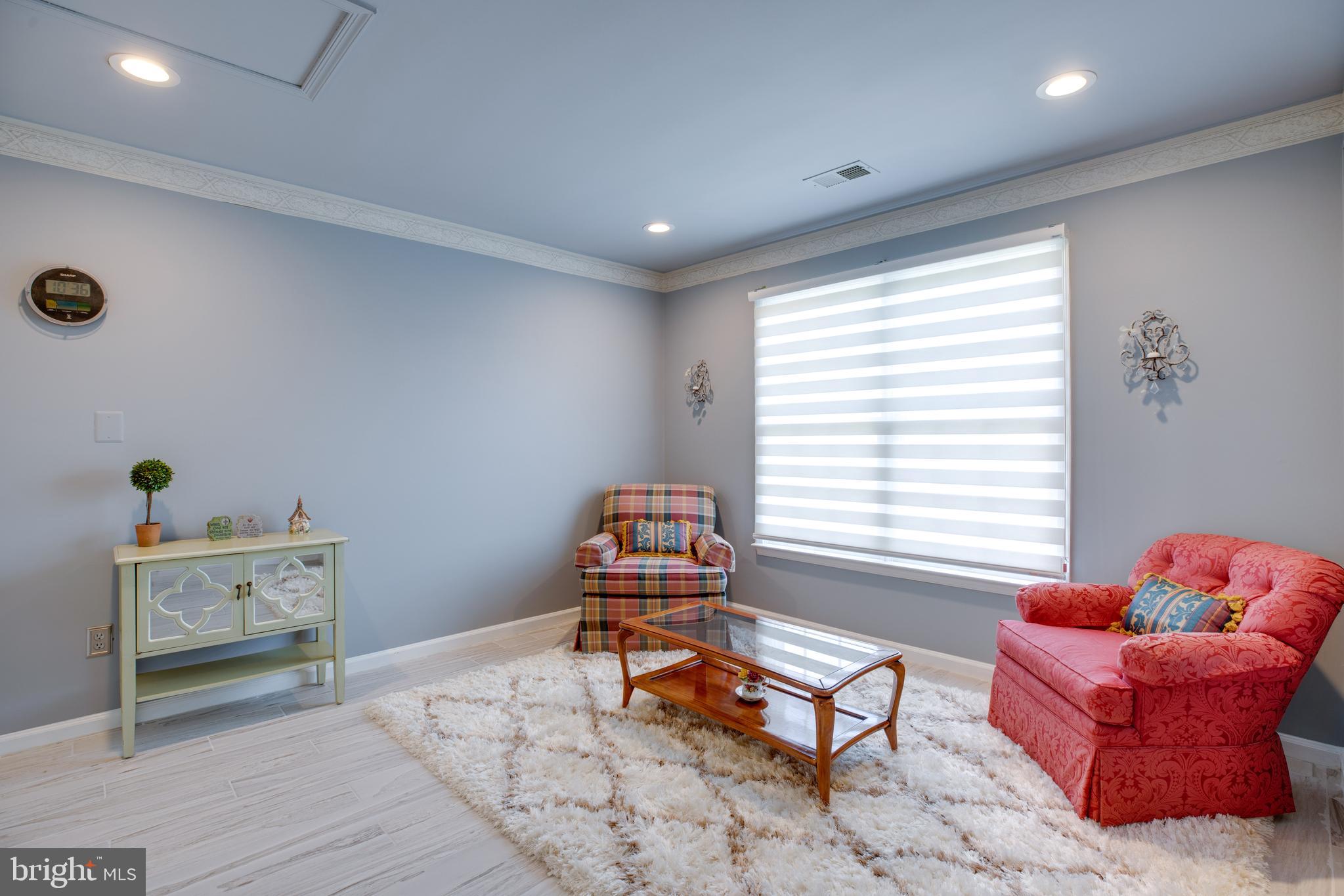 FAIR LAKES CHASE - Residential