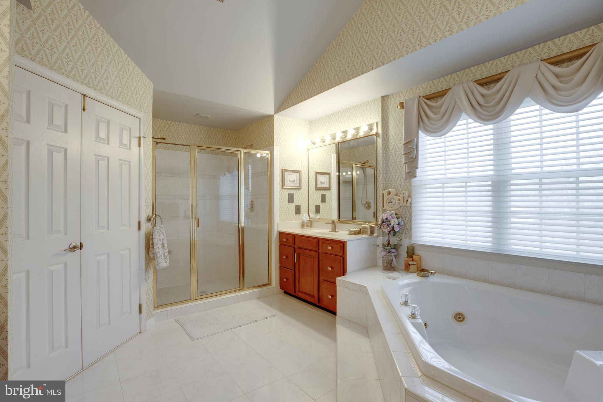 FAIR LAKES CHASE - Residential