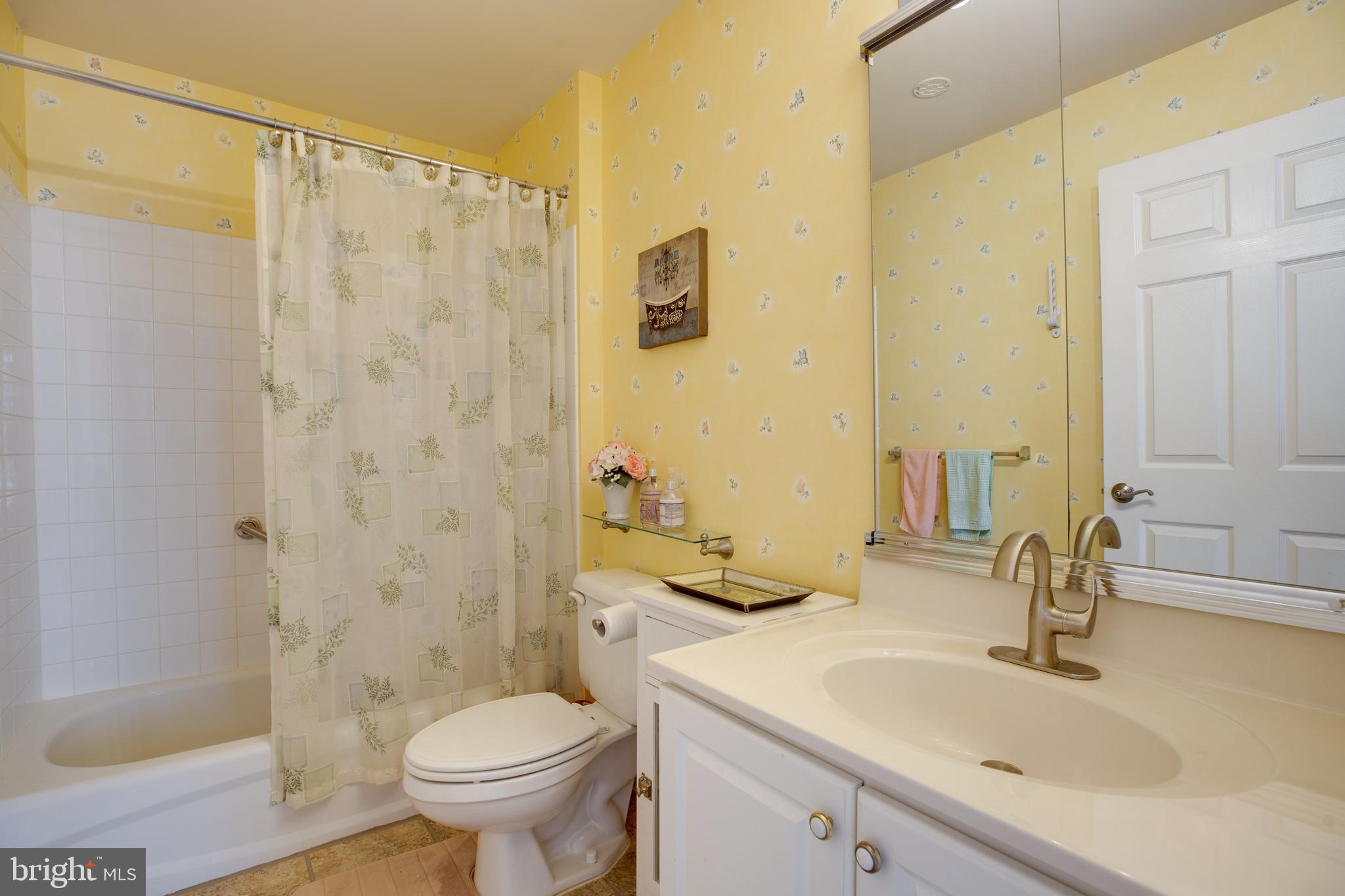 FAIR LAKES CHASE - Residential