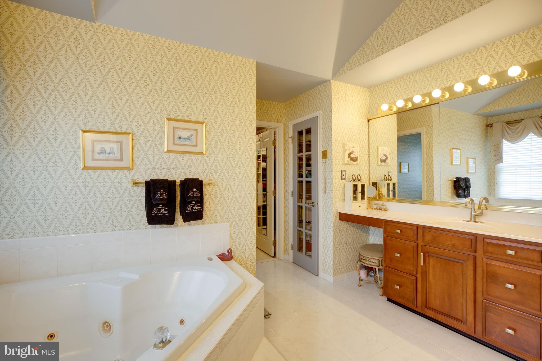 FAIR LAKES CHASE - Residential