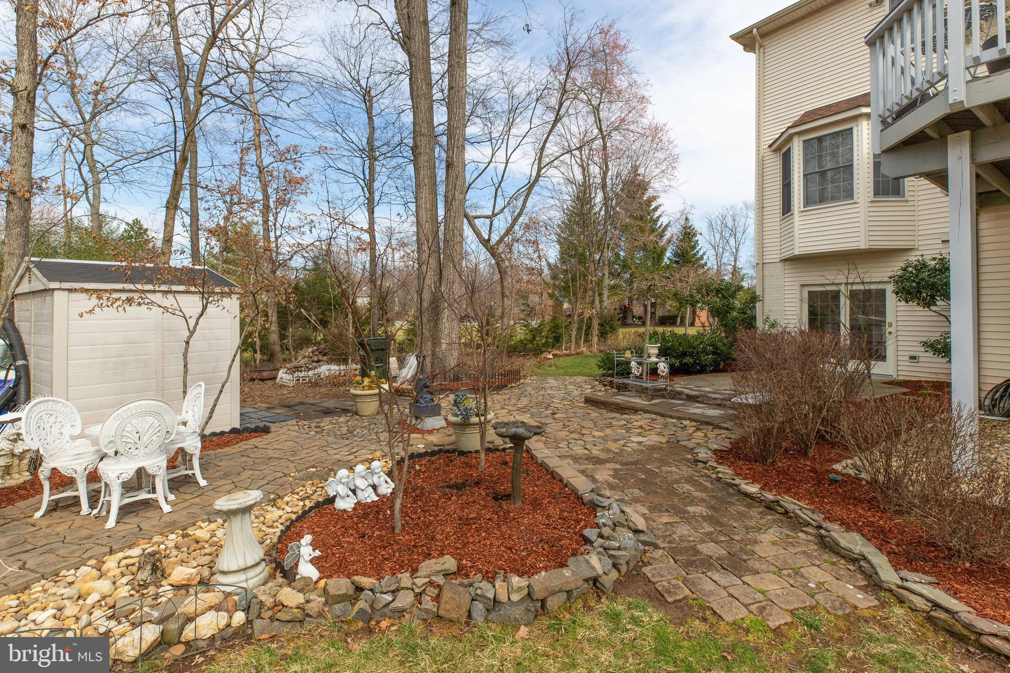 FAIR LAKES CHASE - Residential