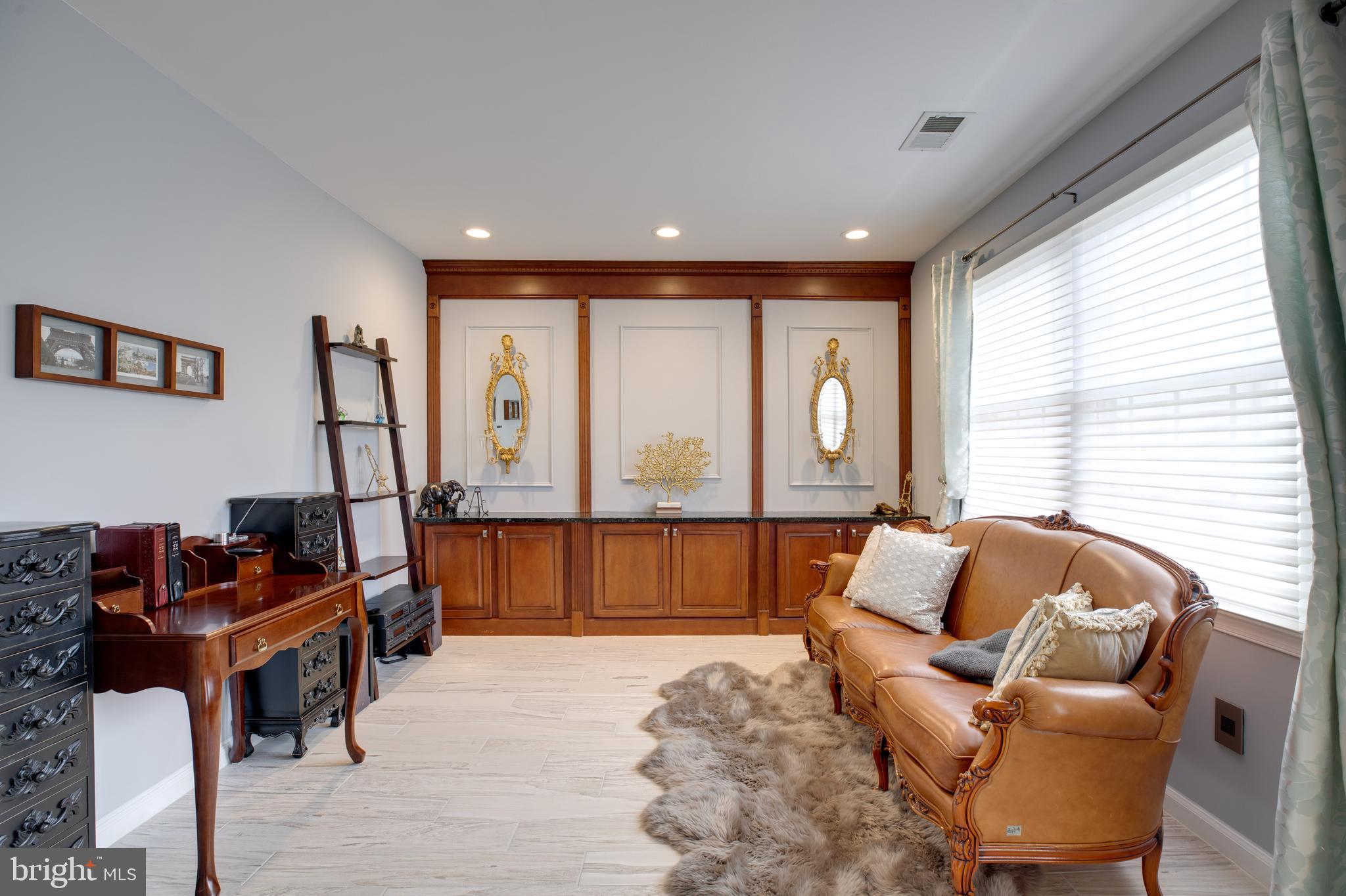 FAIR LAKES CHASE - Residential