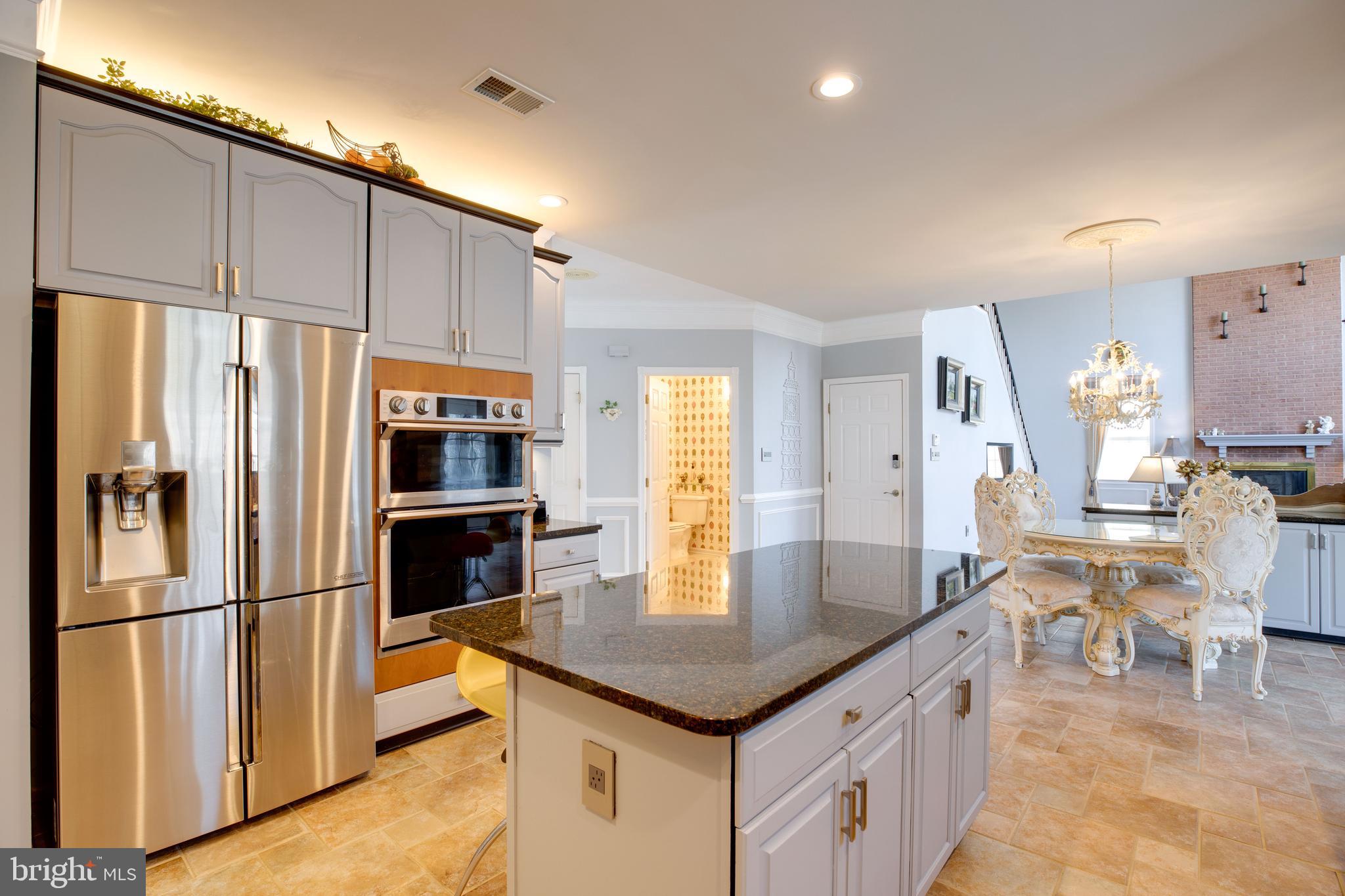 FAIR LAKES CHASE - Residential