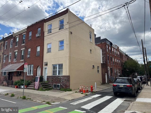 Large corner property in Passyunk Square, 16 x 44 lot size. (Four Bedrooms)
Large living room, dining room with high ceilings, large open kitchen with rear entrance to side street.
Second floor two large bedrooms, large moder bathroom. Third floor Two large bedrooms, high ceilings, ample closets. Steps from passyunk Square, Super market, Shopping, restaurants, center city, ect....