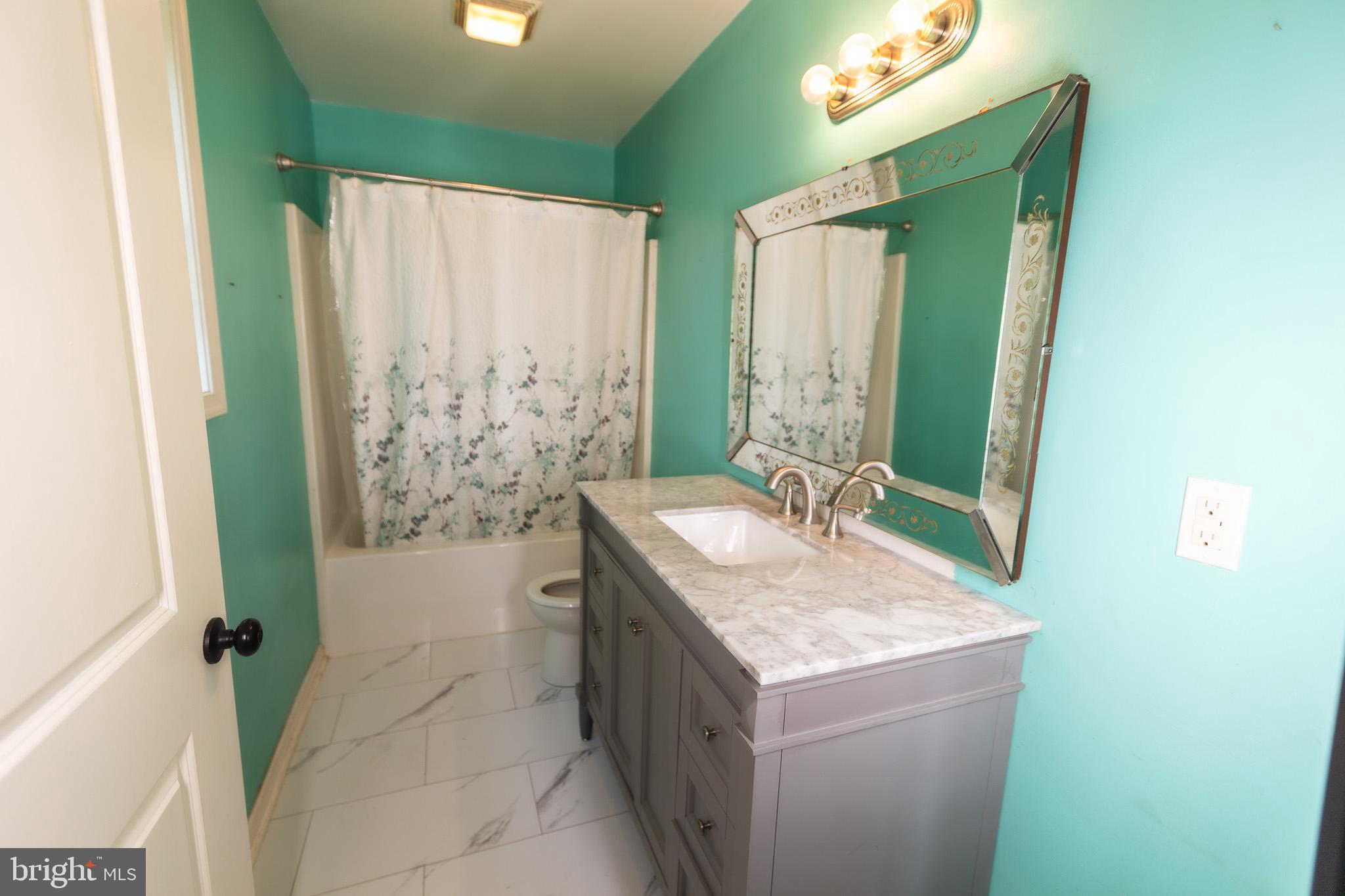 VILLAGE GREEN - Residential