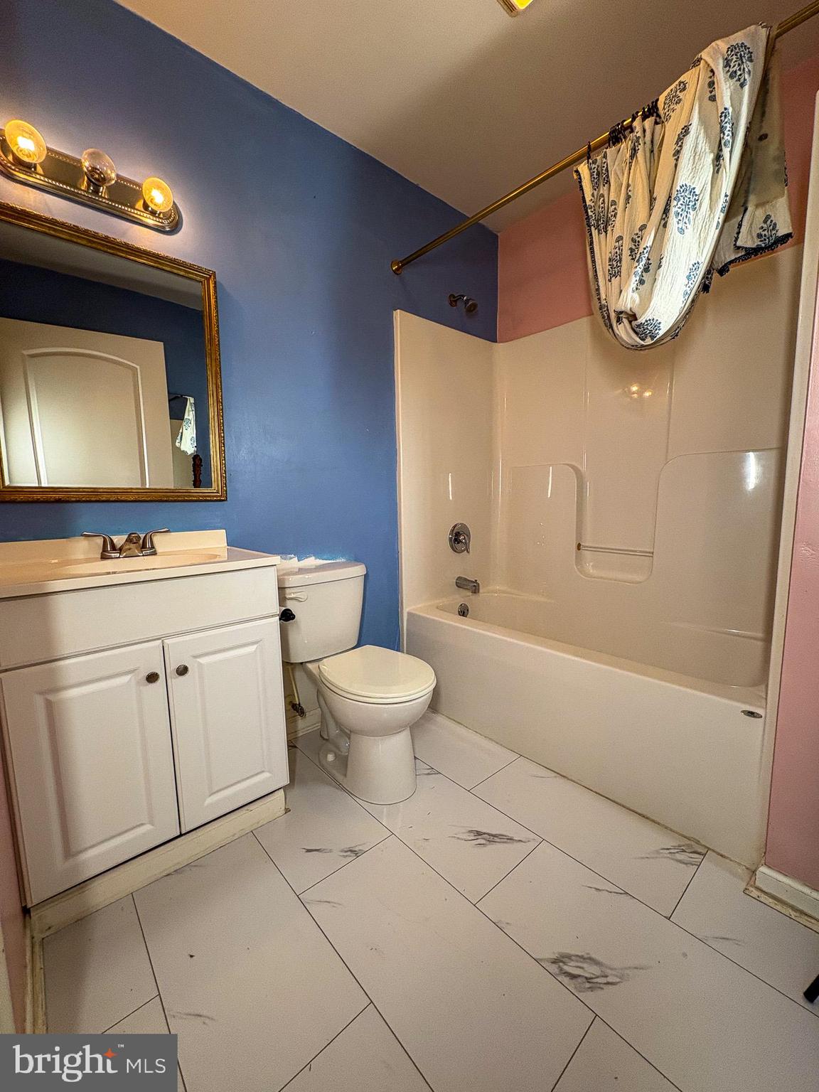 VILLAGE GREEN - Residential