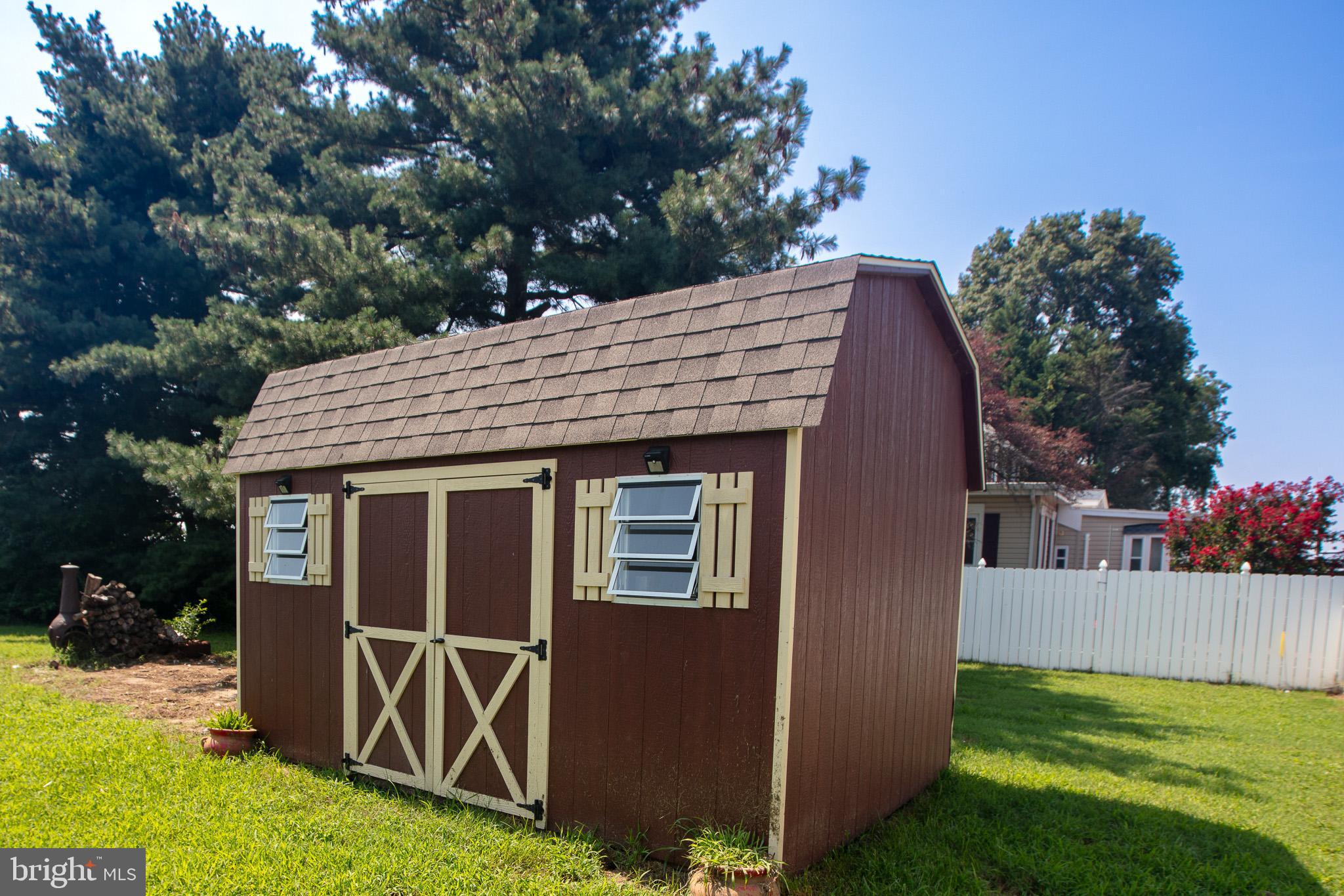 VILLAGE GREEN - Residential