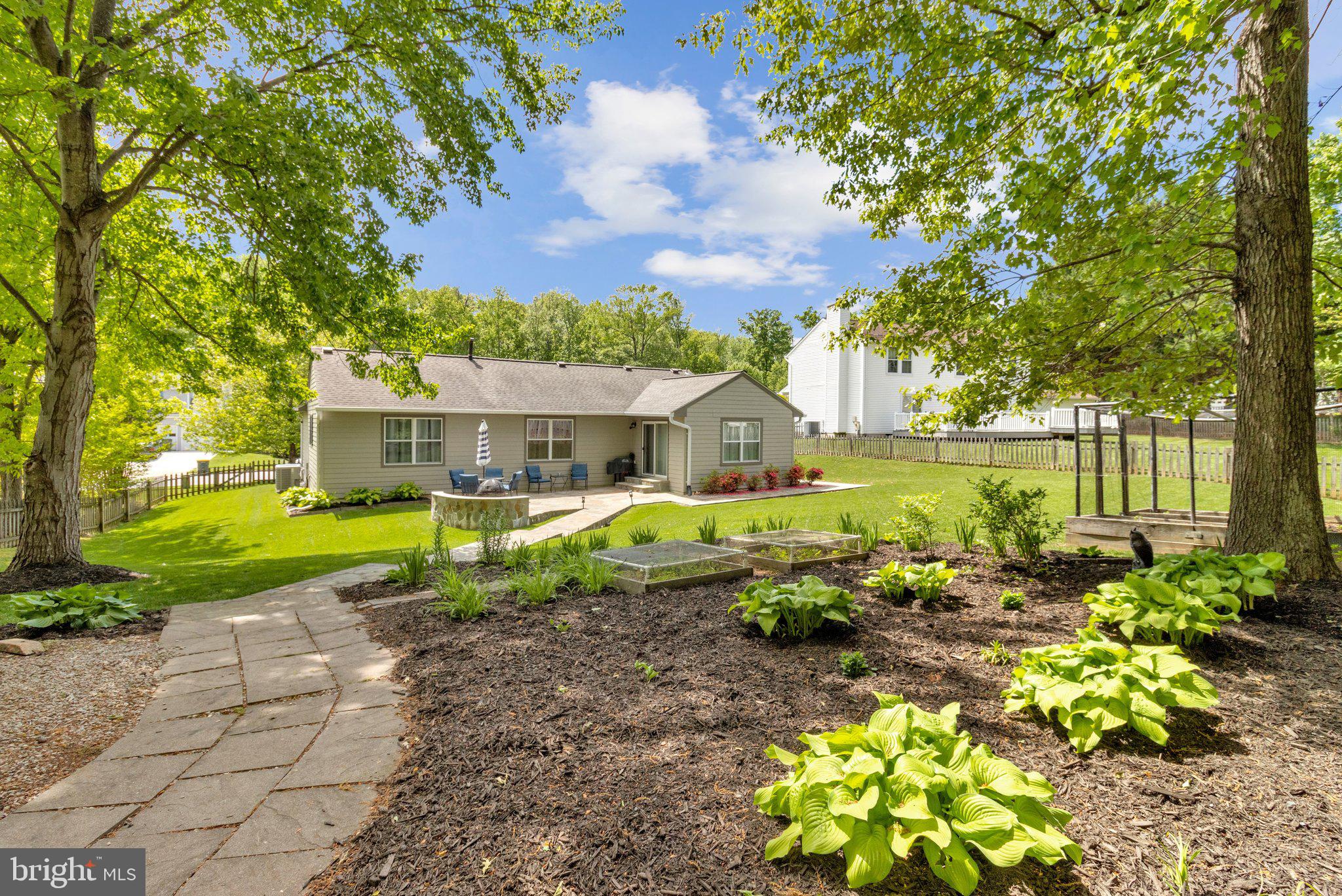 PEPPER TREE - Residential