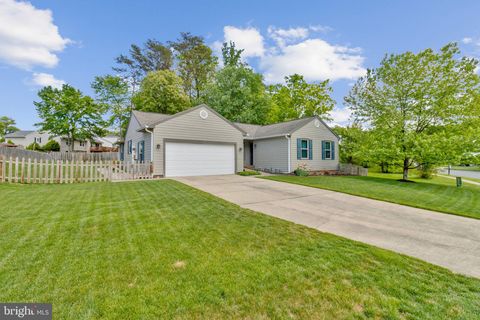 Photo of 6615 Crayford Street, BURKE, VA 22015 (MLS # VAFX2307380)