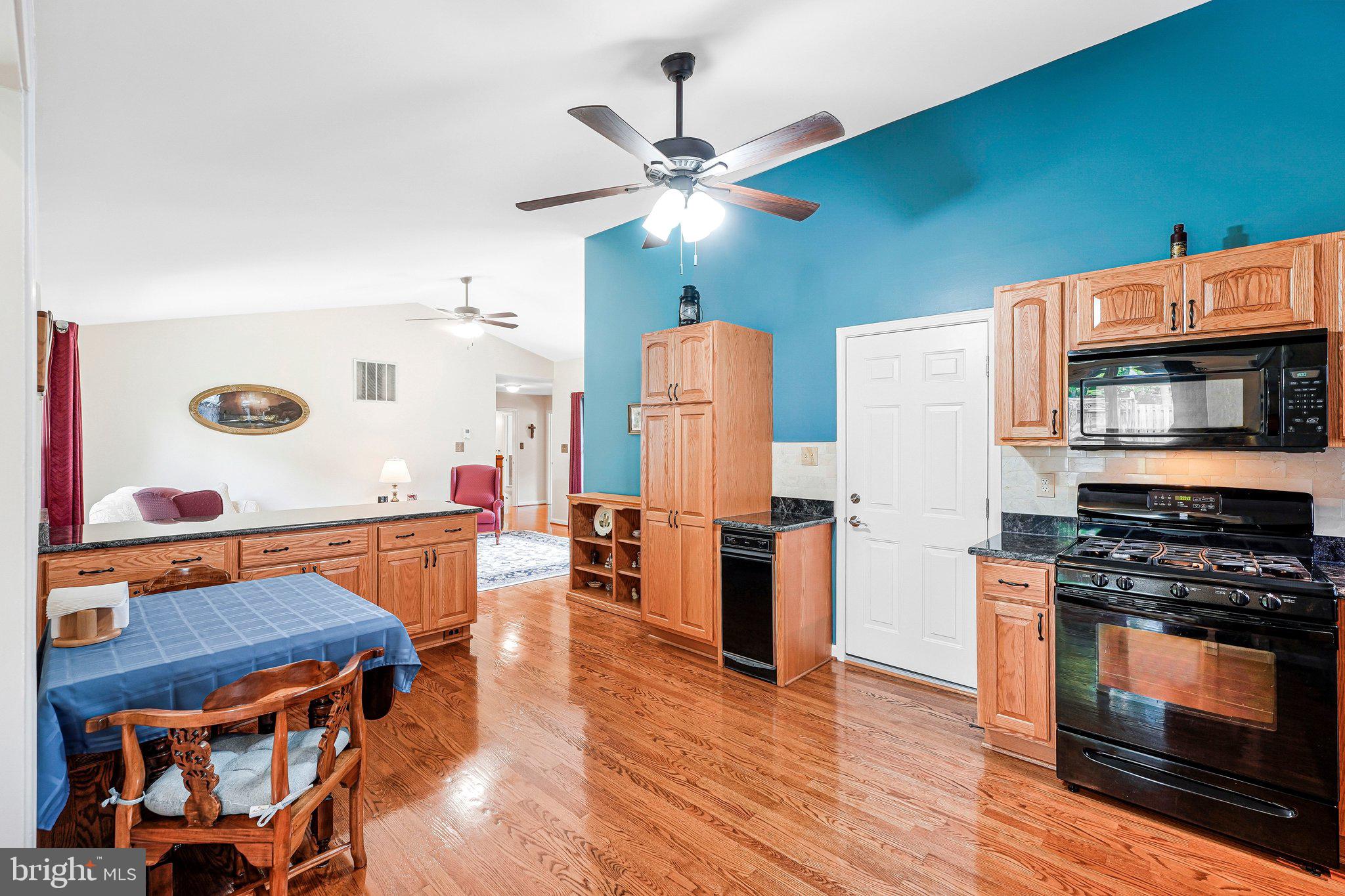 PEPPER TREE - Residential