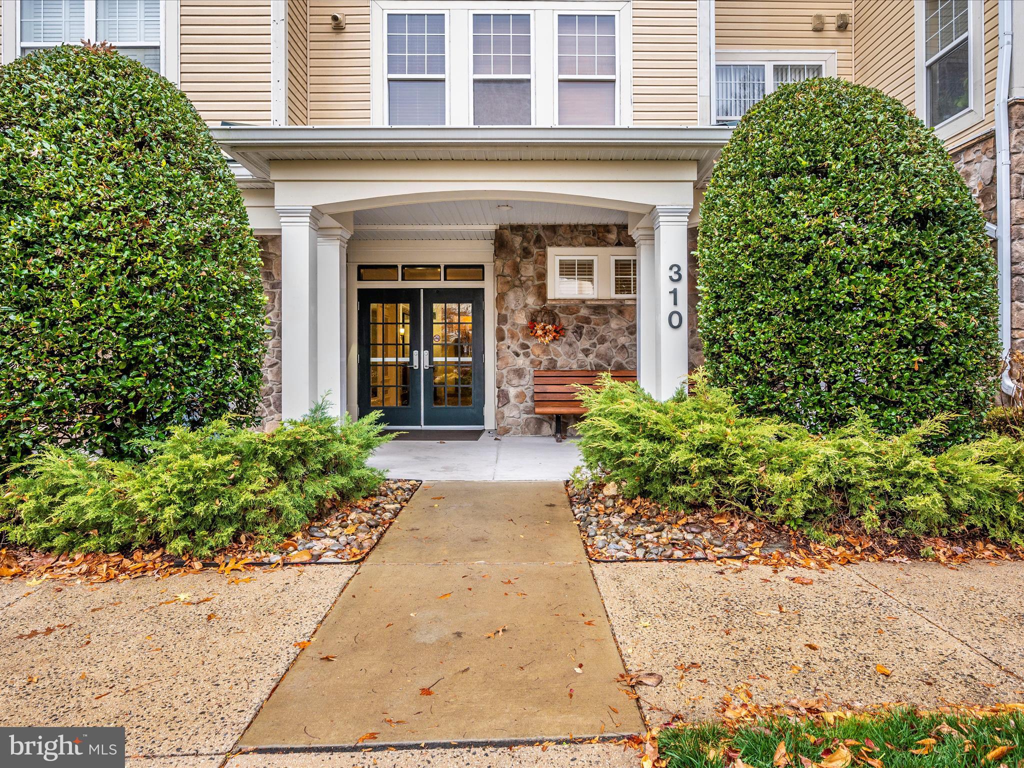 LAKELANDS RIDGE - Residential