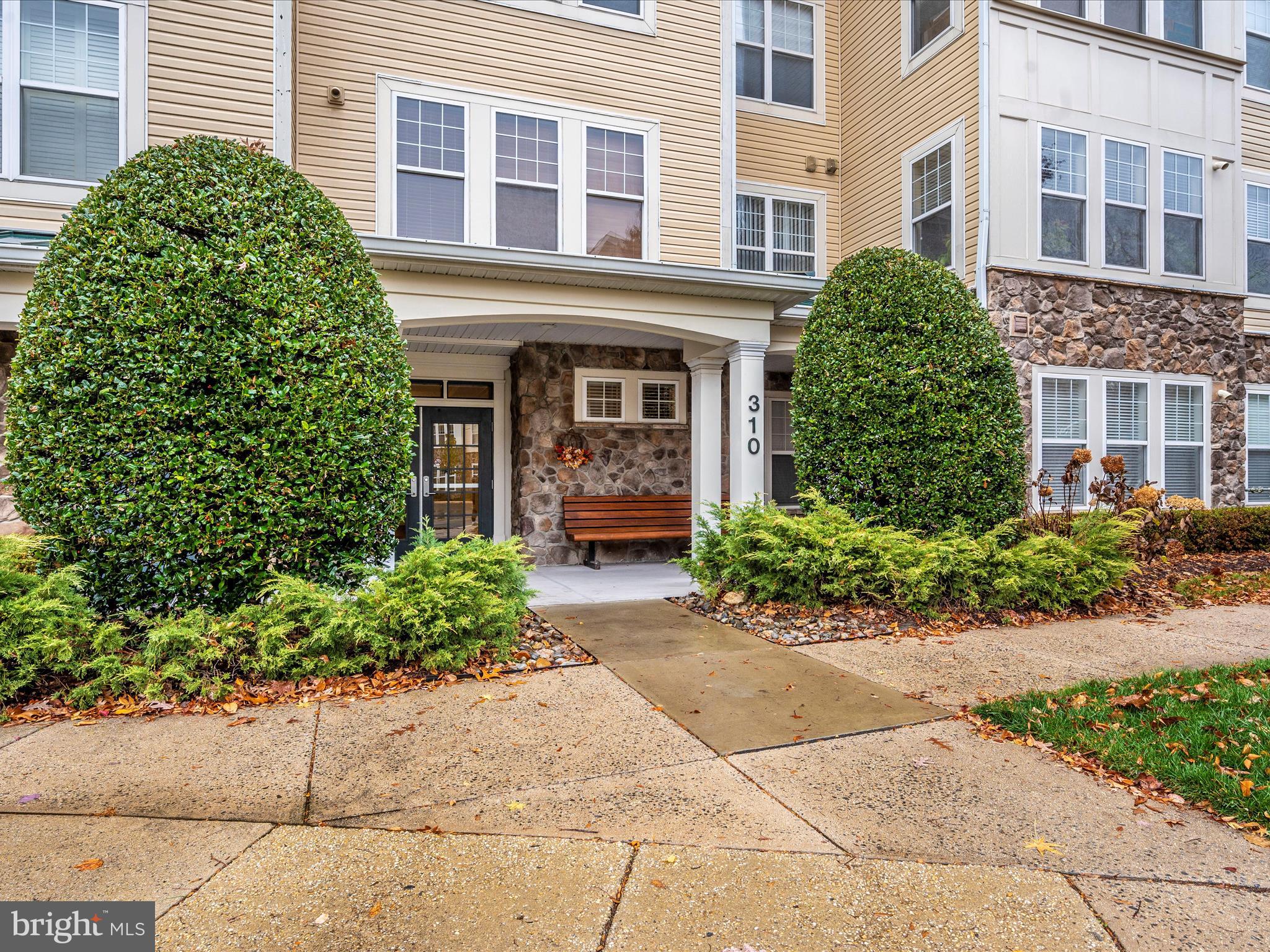 LAKELANDS RIDGE - Residential