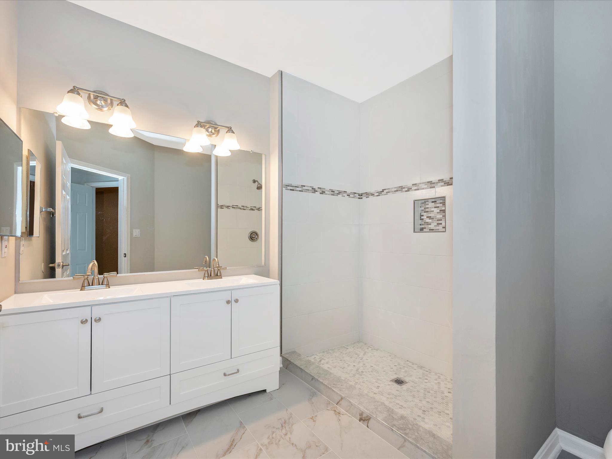 LAKELANDS RIDGE - Residential