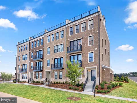 Townhouse For Rent - 42632 Darala Drive<br/> ASHBURN, VA 20147