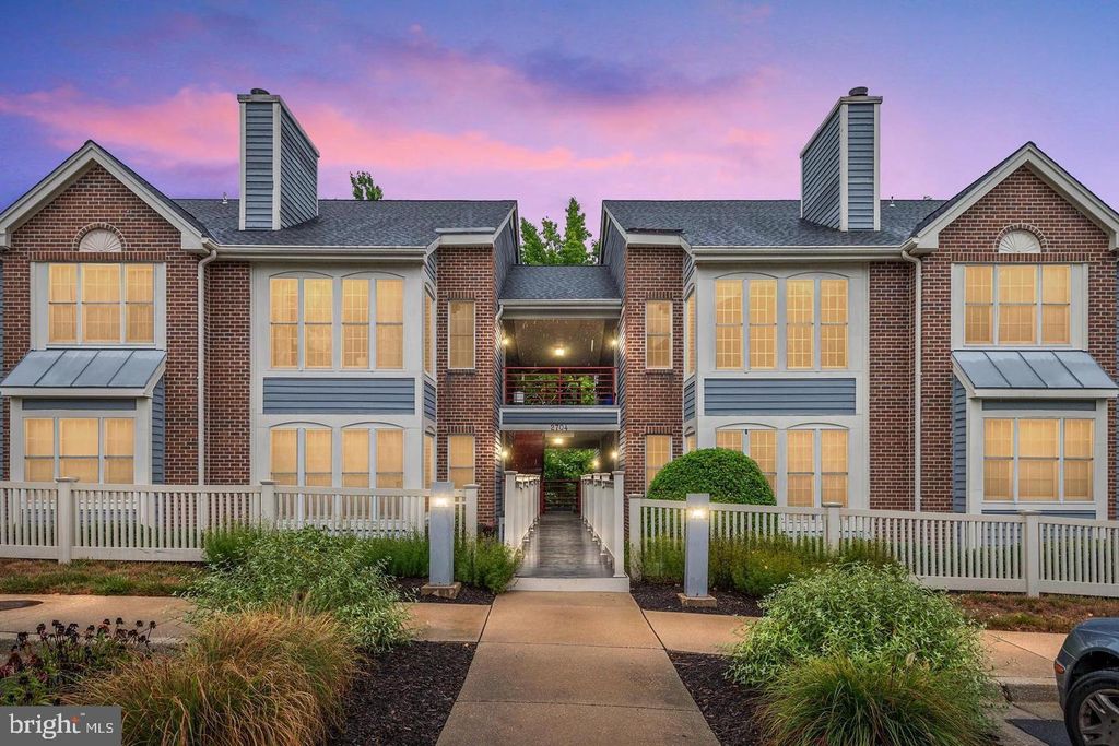 Photo of 2704 Summerview Way #103, ANNAPOLIS, MD 21401 (MLS # MDAA2128786)